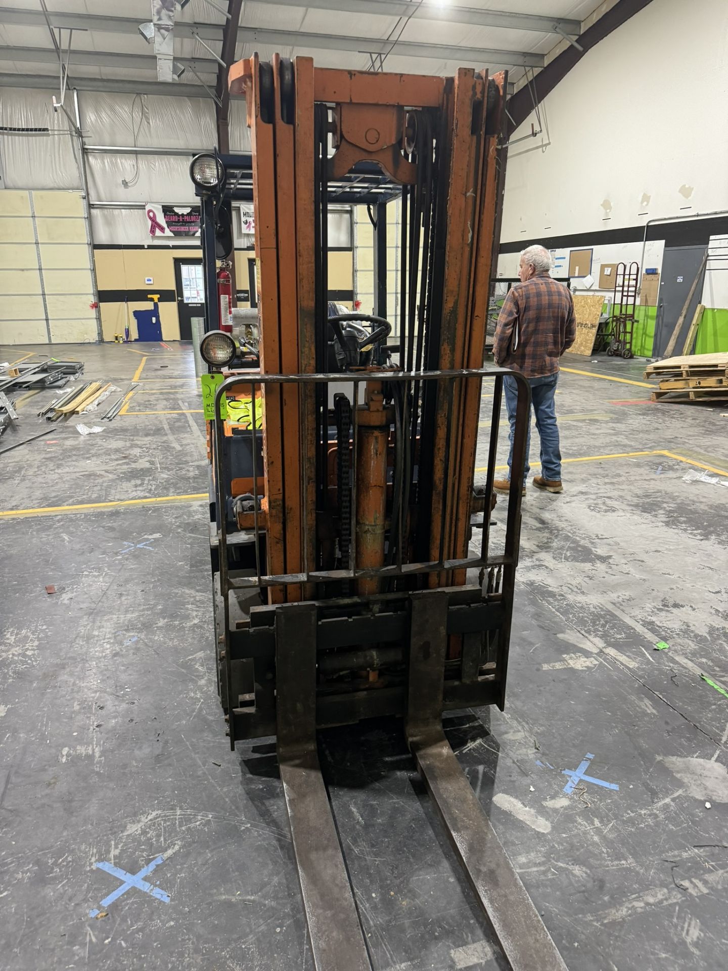 Toyota Sit-Down Propane Forklift, with 6,927 hrs., with Side Shift (NOTE: Missing Dash Board--See - Image 6 of 9