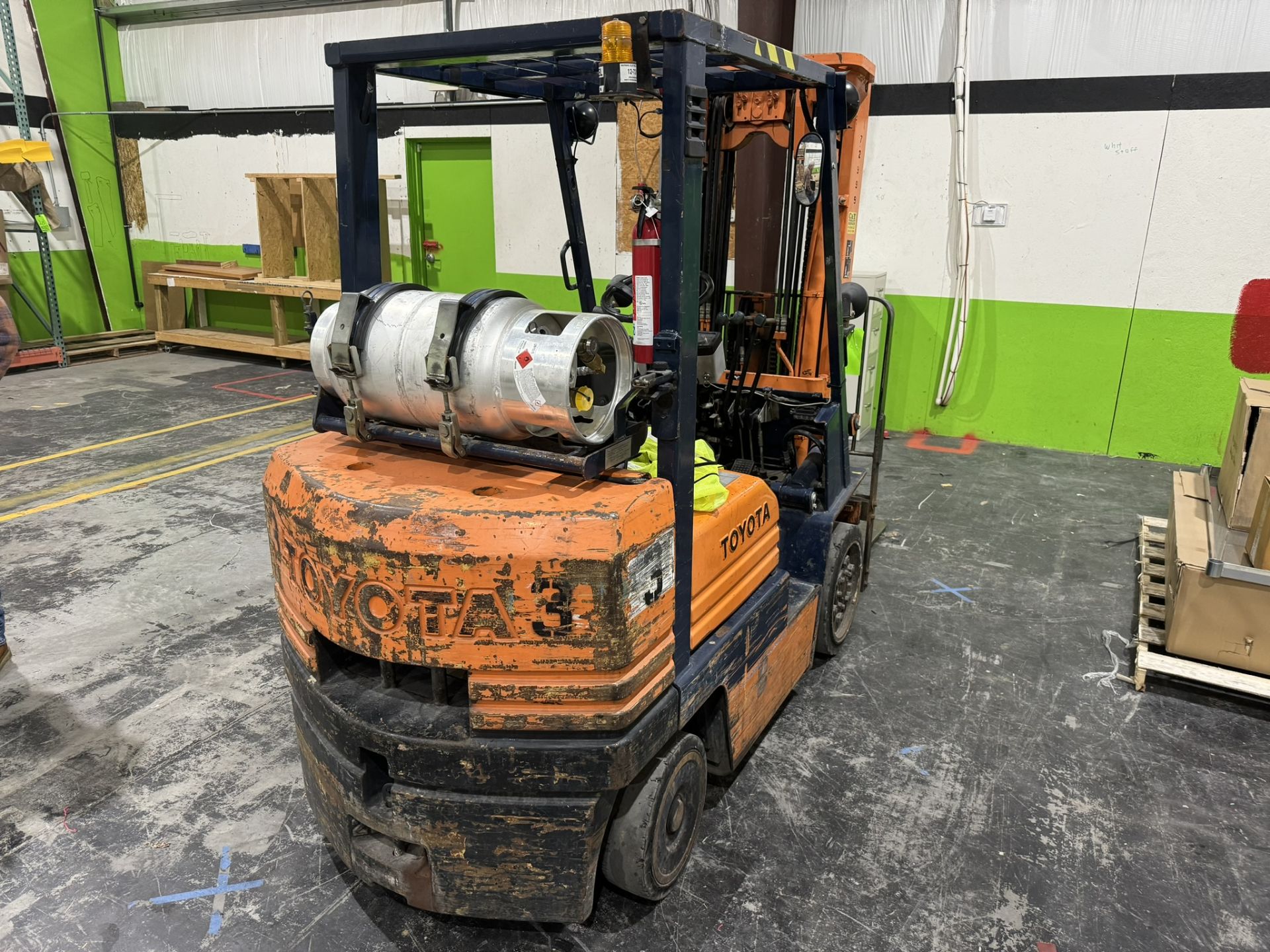 Toyota Sit-Down Propane Forklift, with 6,927 hrs., with Side Shift (NOTE: Missing Dash Board--See - Image 4 of 9