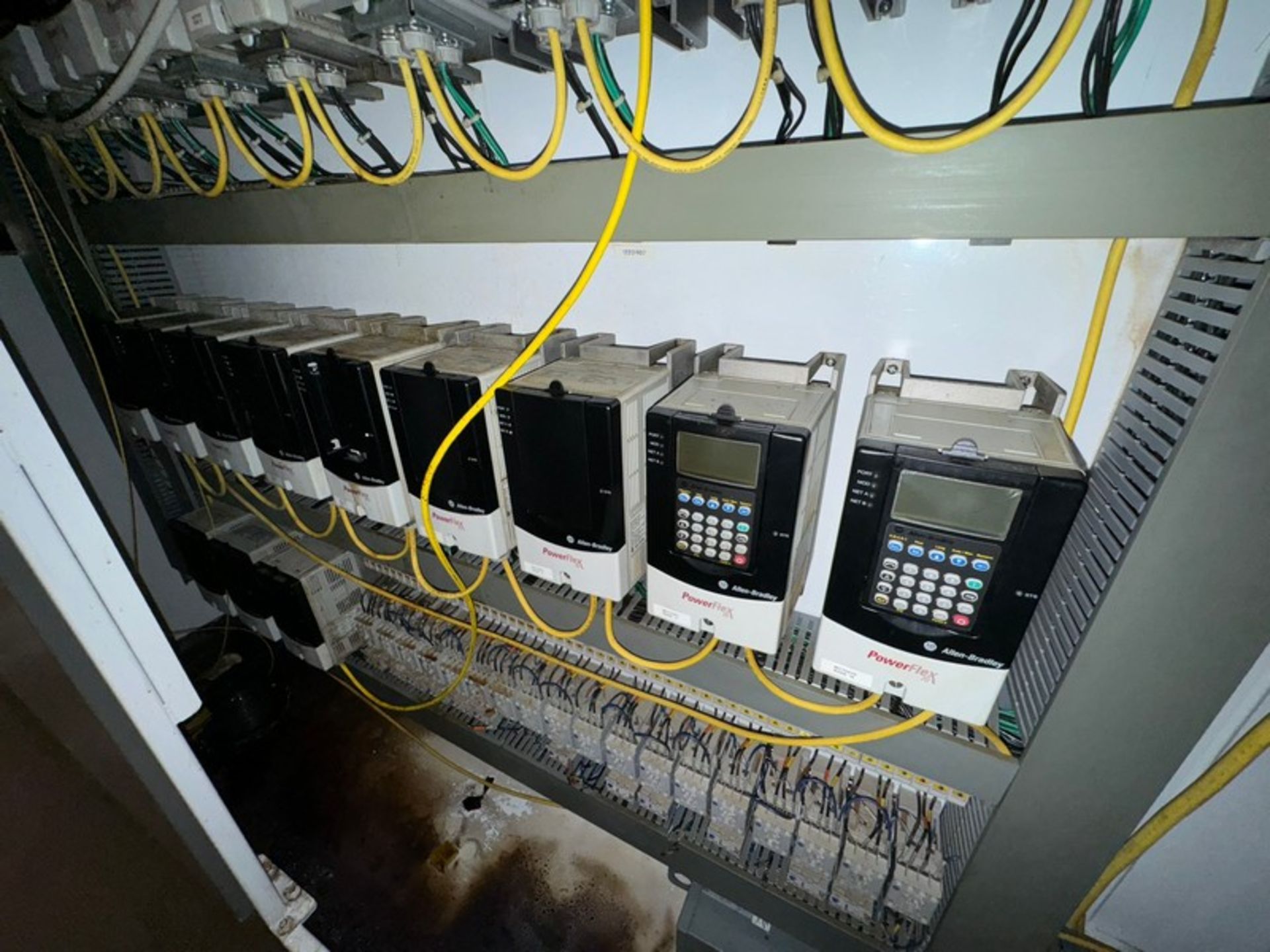 4 - Door Control Panel, with Allen-Bradley PLC, (18) Allen-Bradley PowerFlex 70 VFDs (LOCATED IN - Image 7 of 9