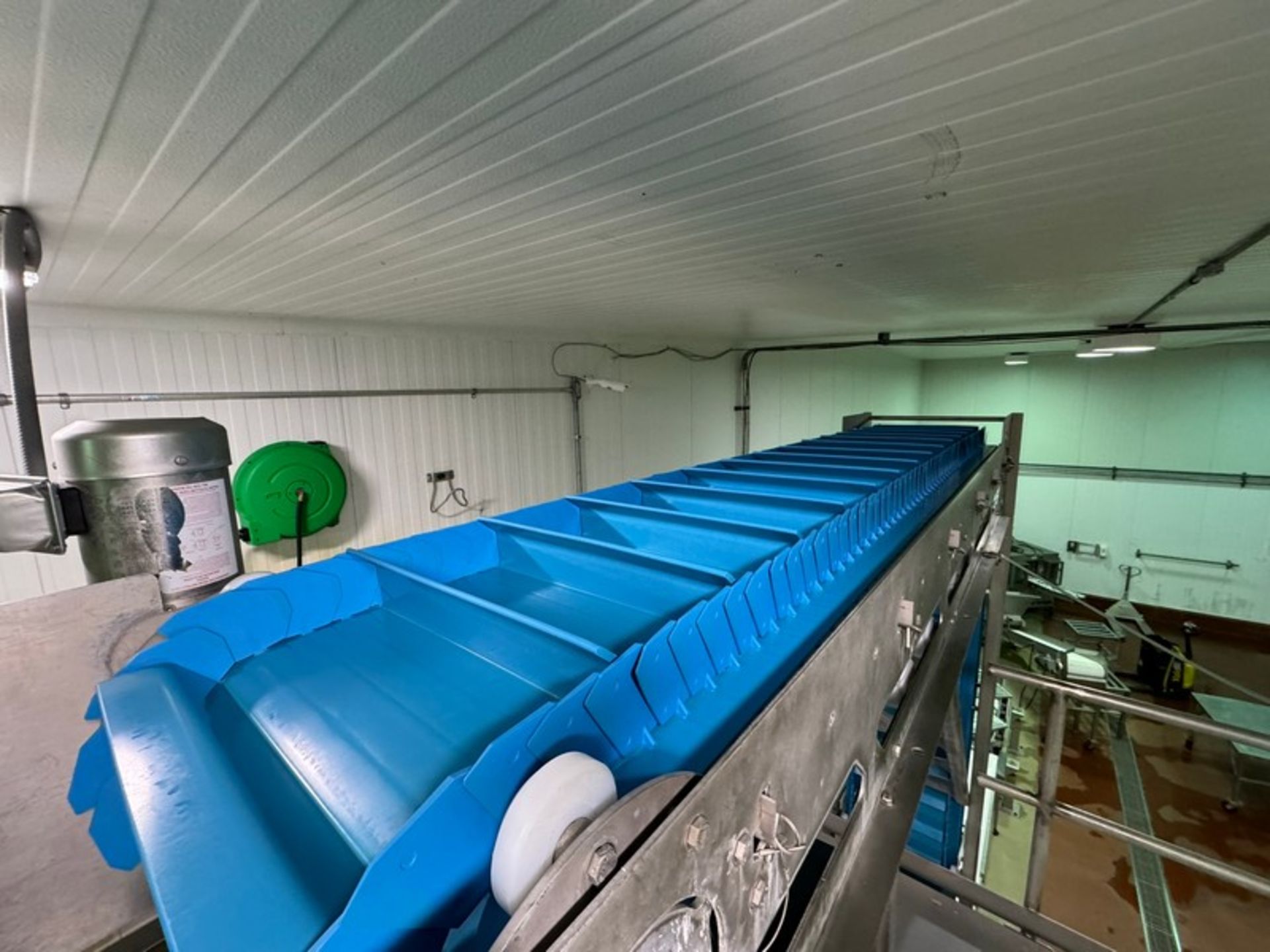 Z-Type Bucket Conveyor, Transfer Feed: Aprox. 2 ft. L, Infeed: 10 ft. L, Overall Height: Aprox. 17 - Image 8 of 8