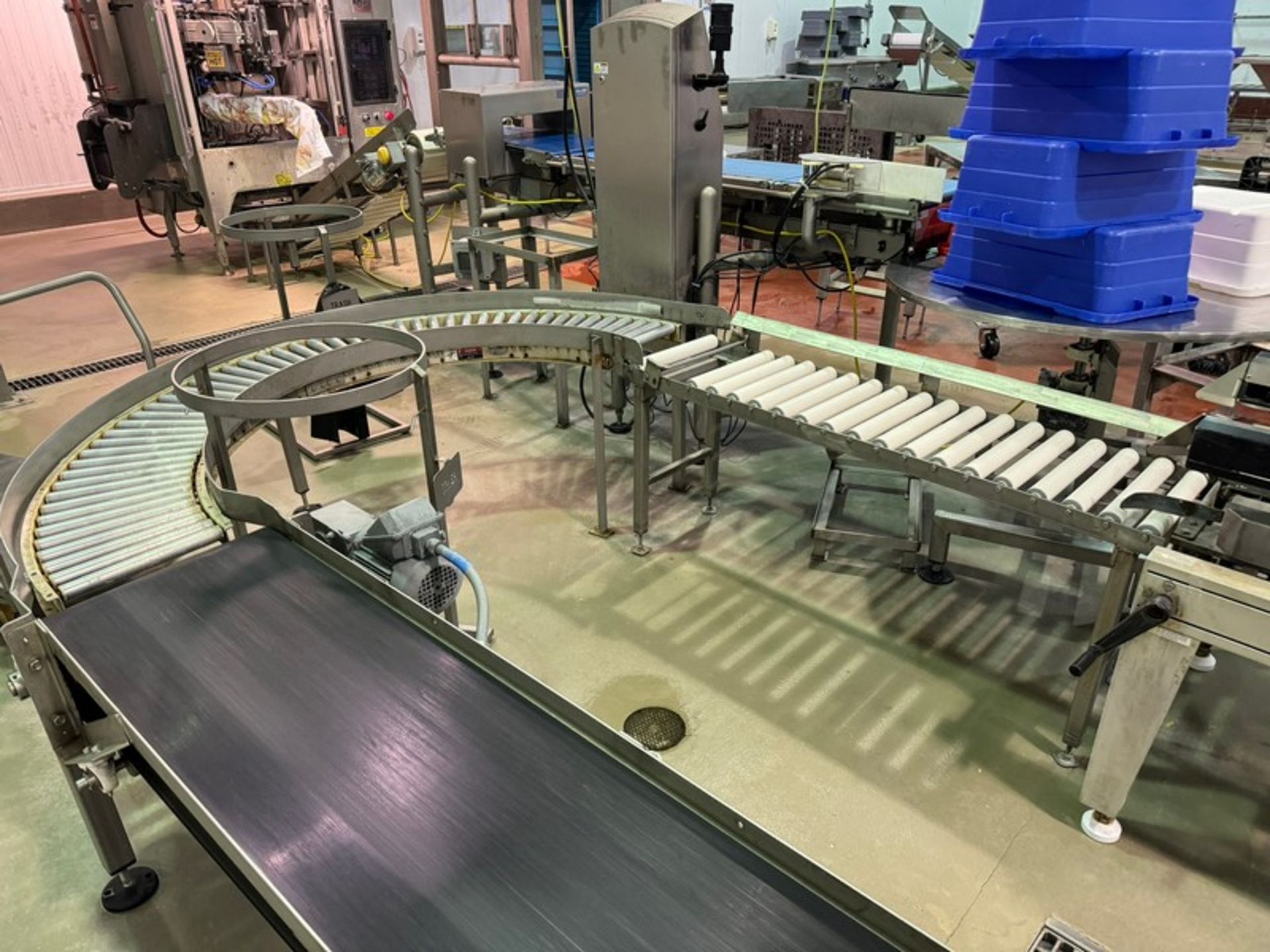 3-Sections of Conveyor, Includes 1-Straight Section, Aprox. 15 ft. L x 25” H (Peak to Floor) x 12” W - Bild 3 aus 3