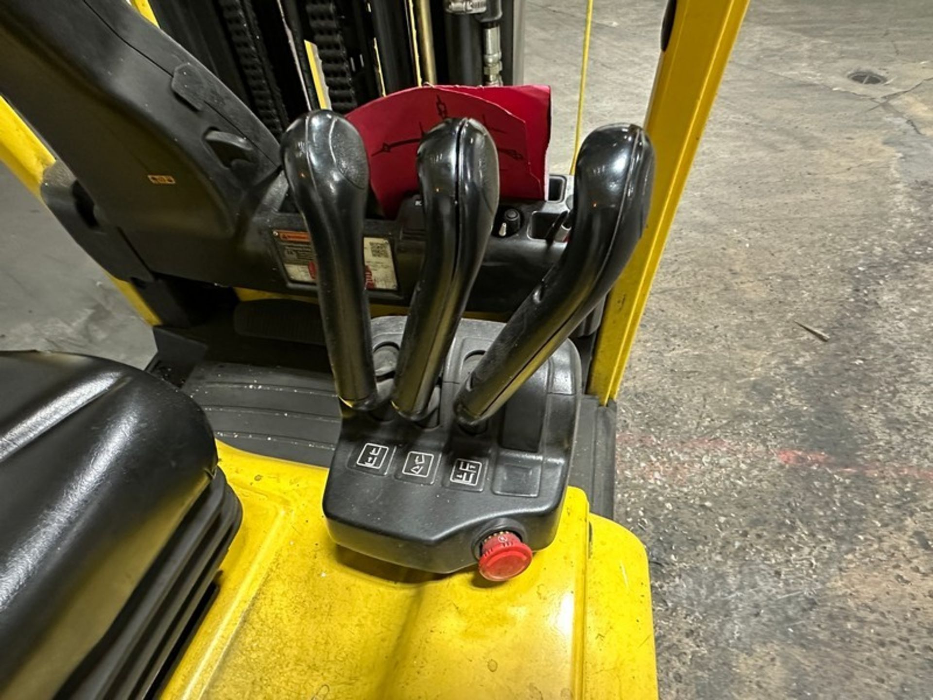 Forklift: 2018 Hyster J35XNT Electric 3,800 hrs, 2 Stage, Tilt, Side Shift, 3,800 hrs S/N - Image 3 of 10