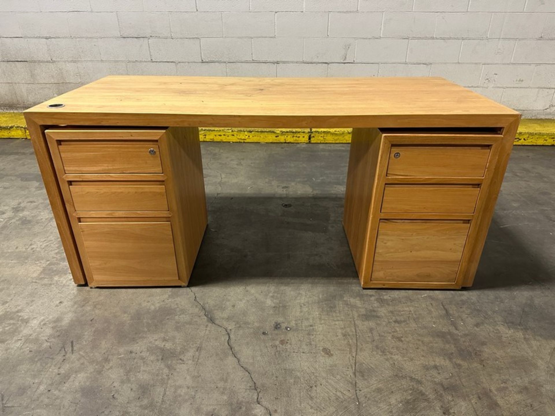 Desks: LOT (7pcs) 66" x 30" x 29"h (Located East Rutherford, NJ) (NOTE: REMOVAL 2-DAYS ONLY