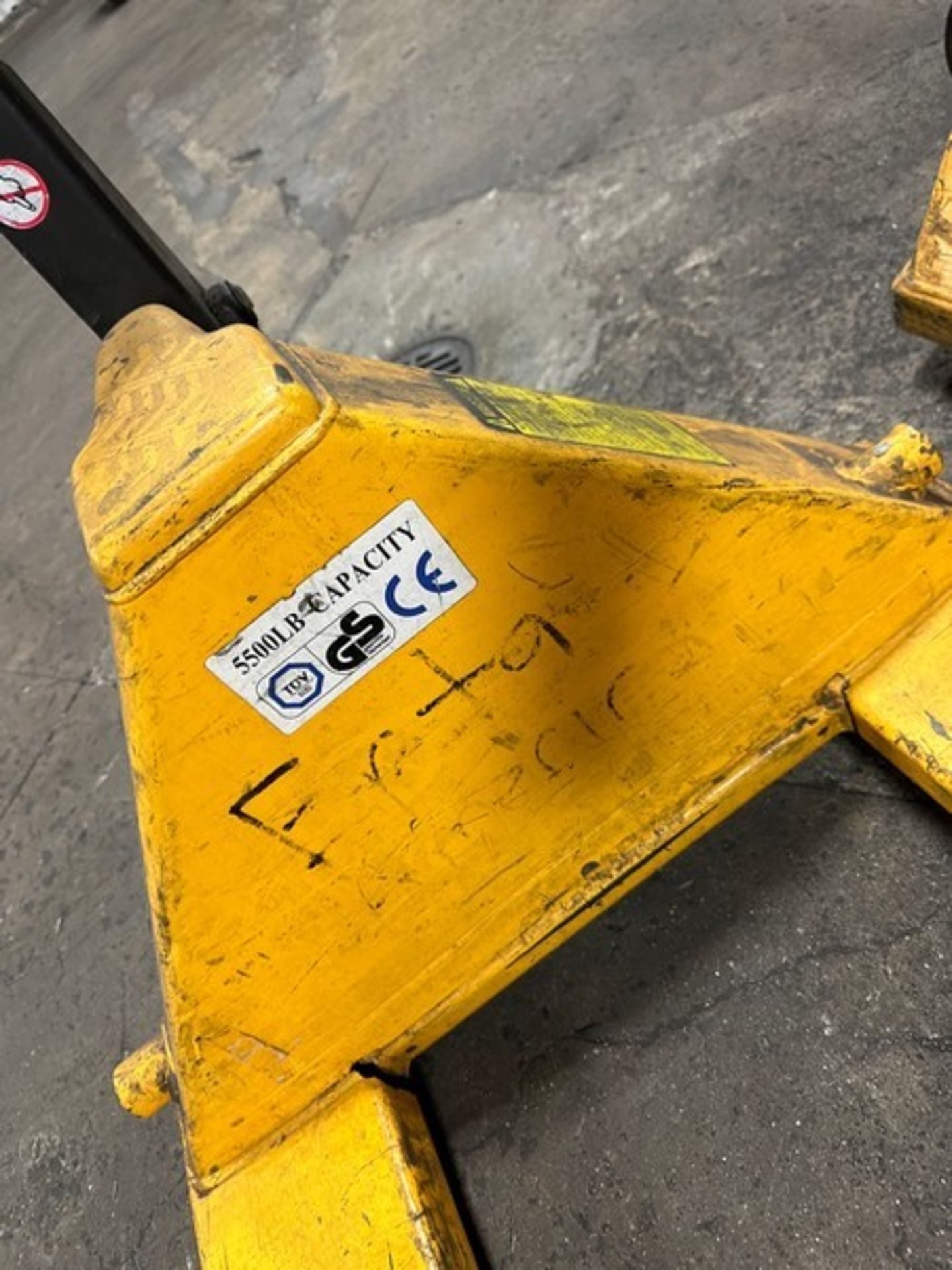 Pallet Jacks: LOT (3pcs)-Damage to frames -c pics These all have some frame damage, can possibly - Bild 7 aus 7