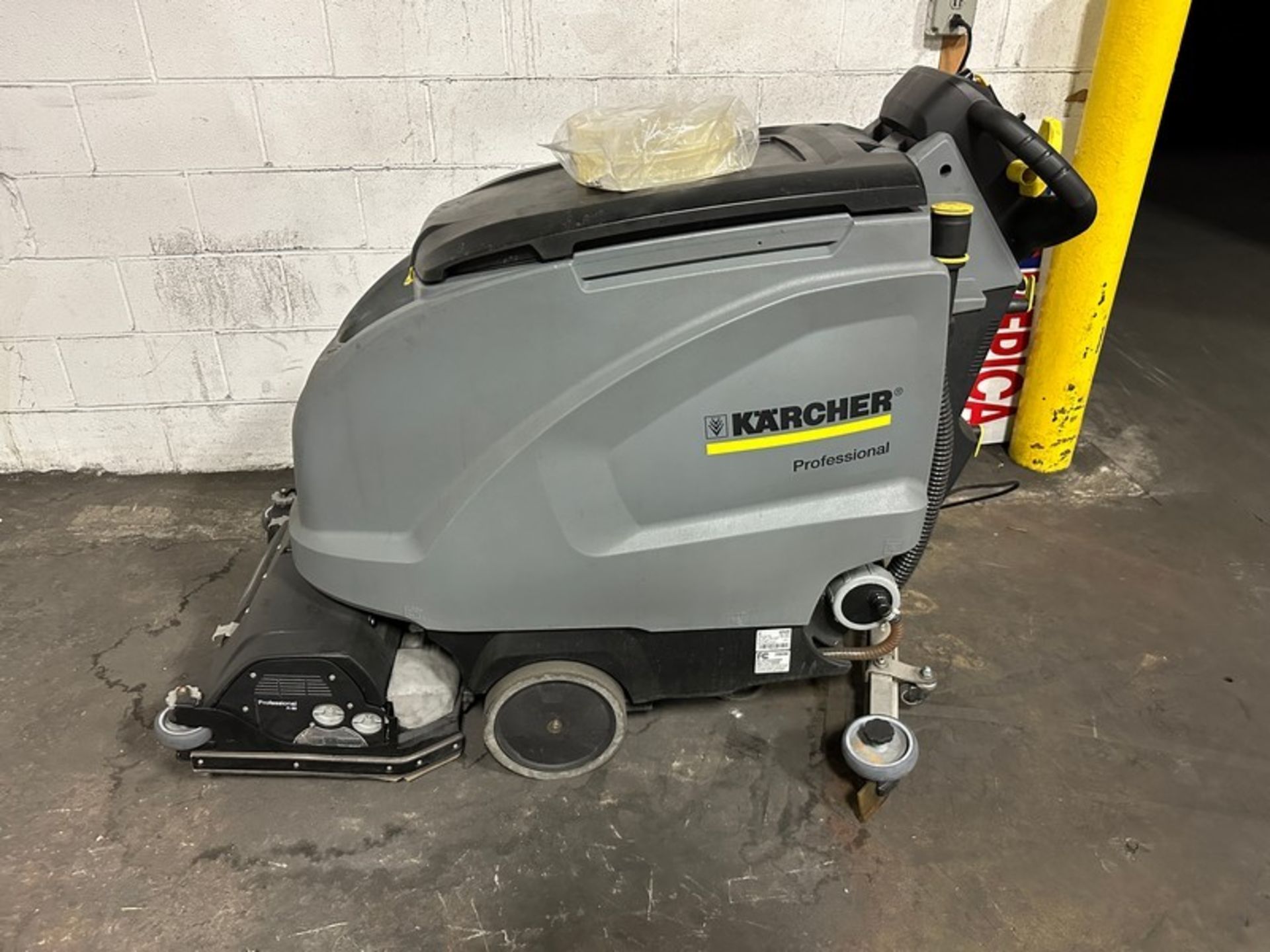 Floor Scrubber/Dryer: Karcher b60w w/drive (Located East Rutherford, NJ) (NOTE: REMOVAL 2-DAYS