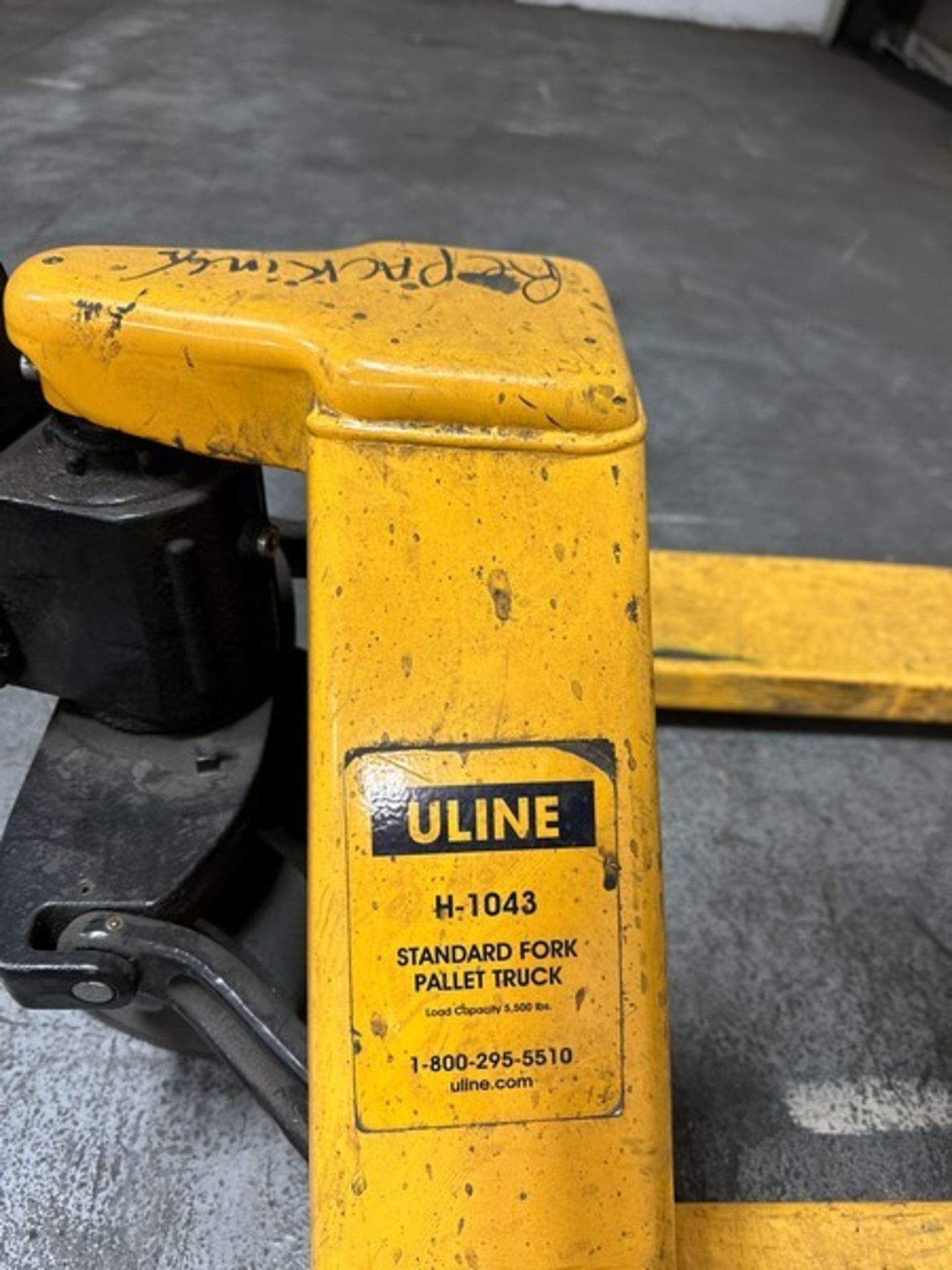 Pallet Jack: Uline 5,500lbs 48 x 27", Yellow (Located East Rutherford, NJ) (NOTE: REMOVAL 2-DAYS - Bild 4 aus 4