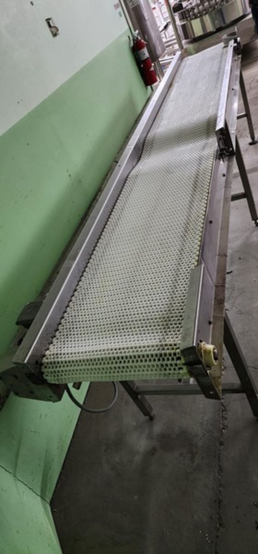 Conveyor S/S 11feet long x 18inch large x 32inch heught, all in stainless steel, on legs. Powered by