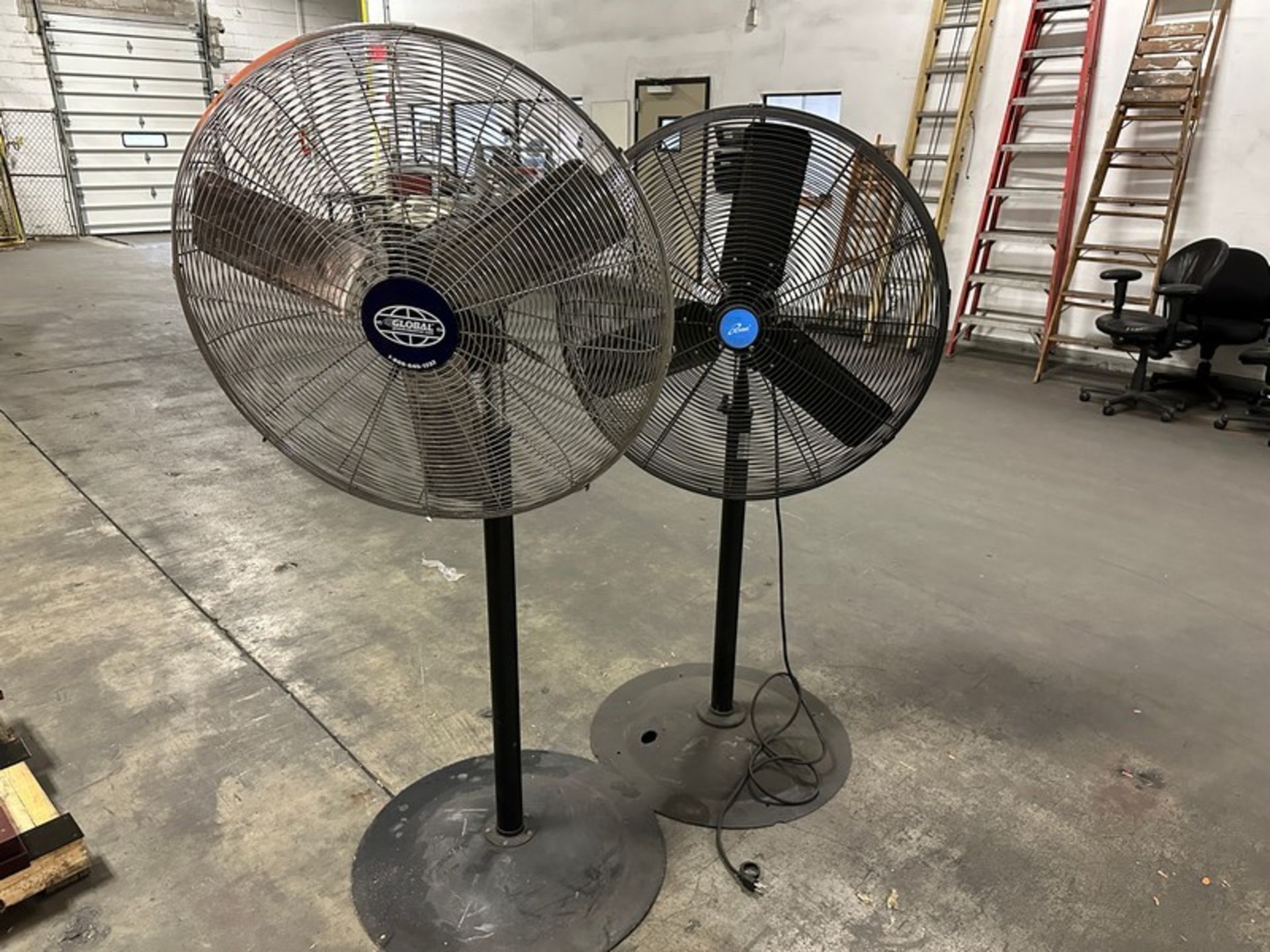 Pedestal Fans: LOT (2pcs) 30" Oscillating . Global fs-75x & ilg8p30-72