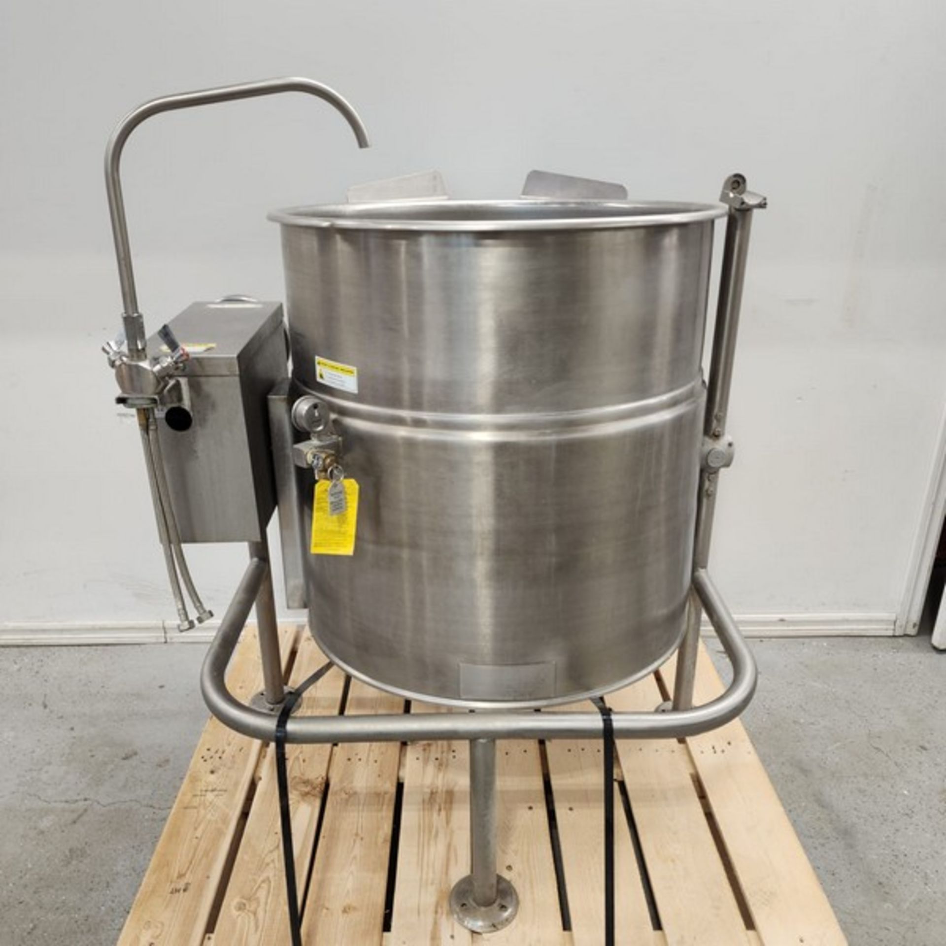 Cleveland 60gal Kettle Model KEL-60-T. 50 psi. Serial No. 1402230. KEL-T: Electric tilting steam