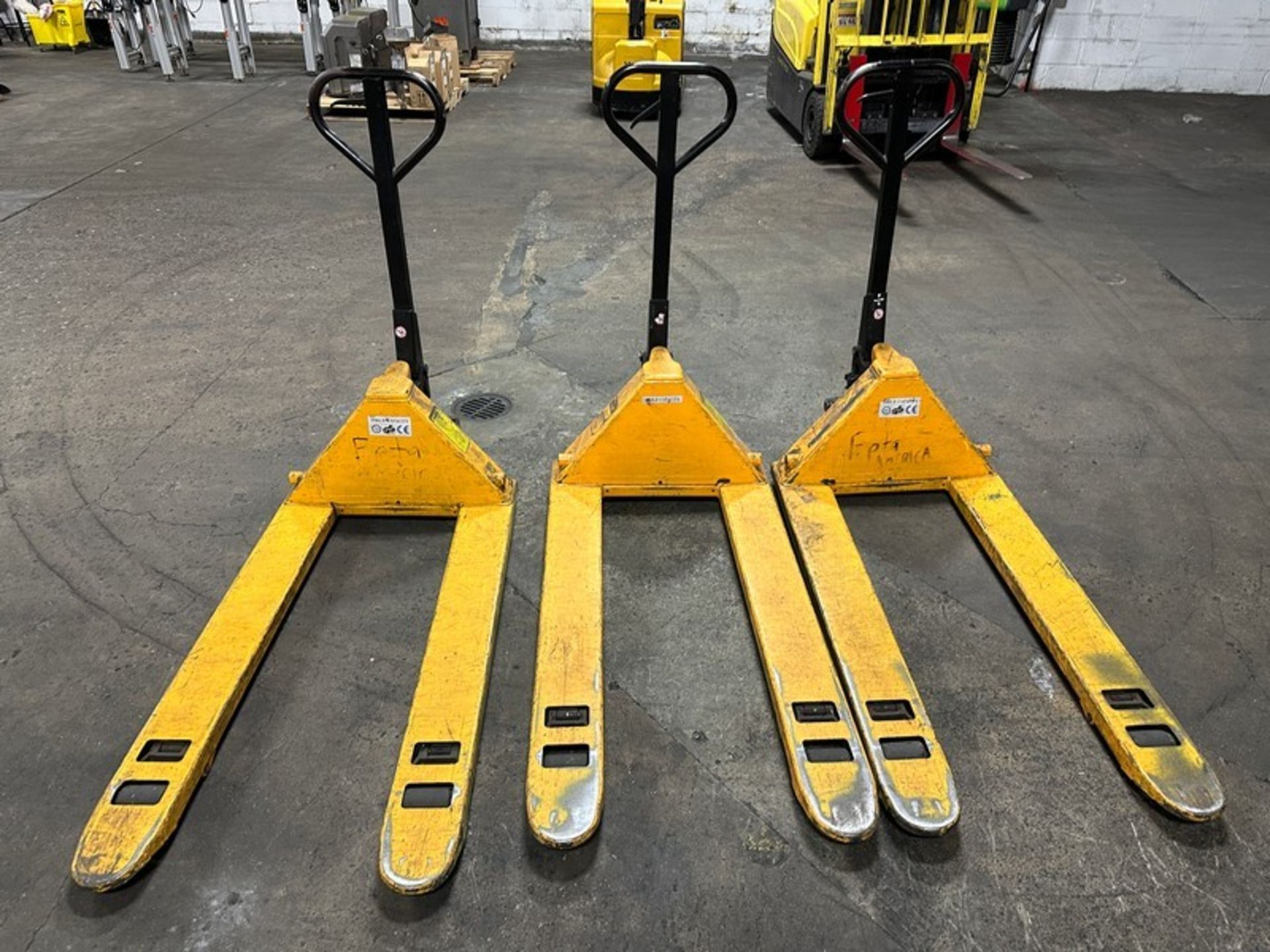 Pallet Jacks: LOT (3pcs)-Damage to frames -c pics These all have some frame damage, can possibly