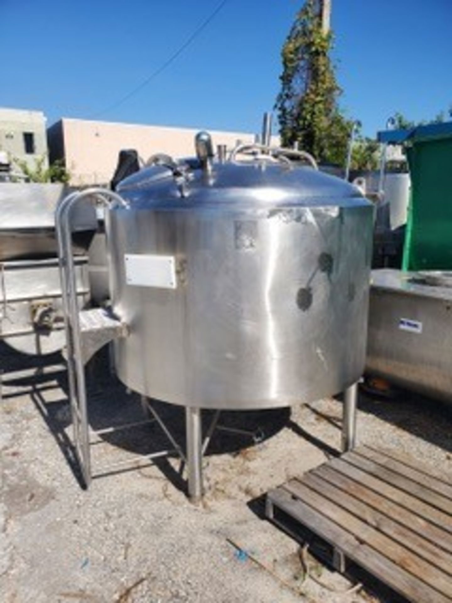 APV CREPACO 300 Gal MIX TANK- Jacketed - Max 75 PSI — 350º F Max Temp. 14" Impeller — 2 3/8 " in - Image 2 of 8
