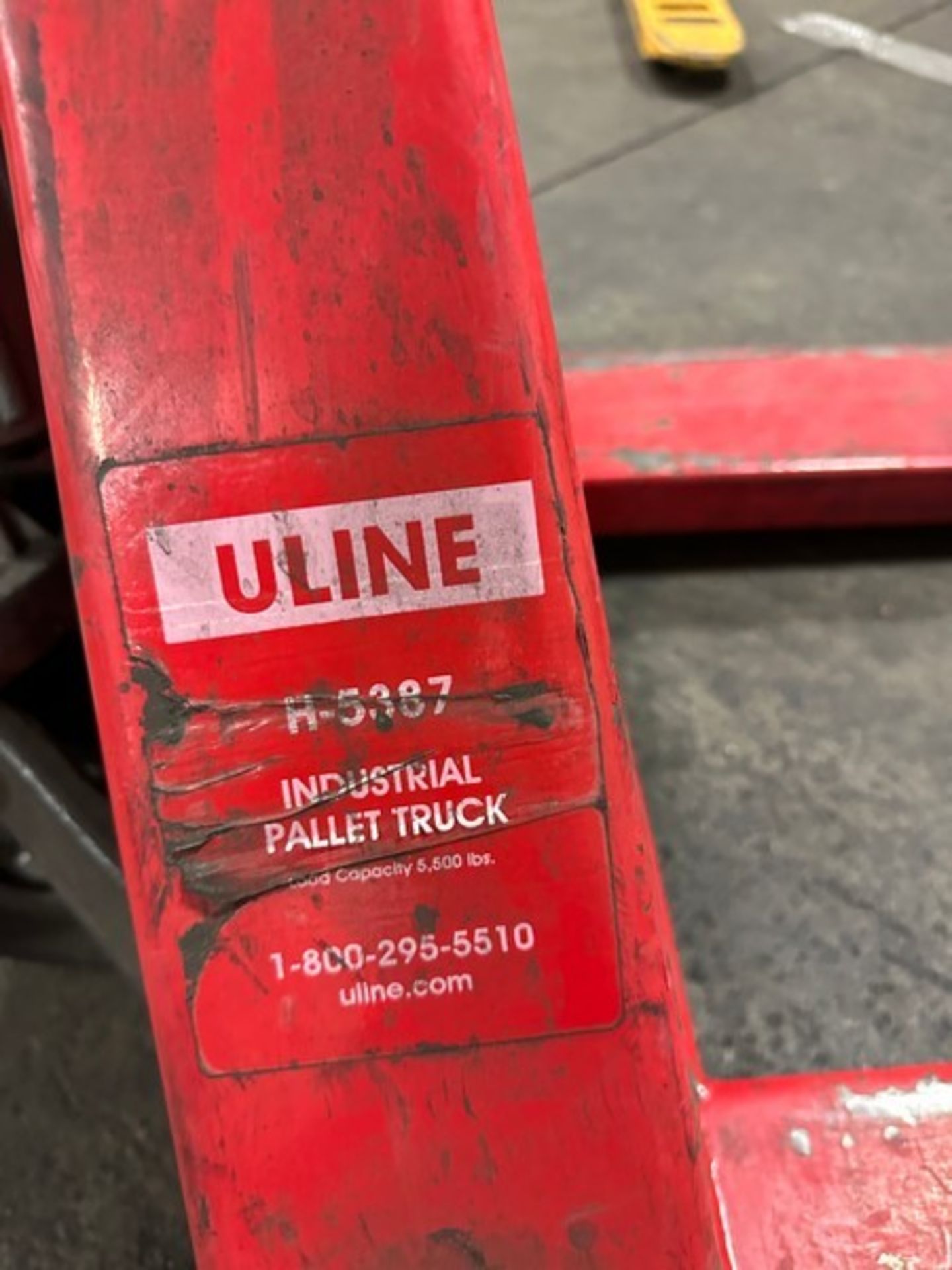 Pallet Jack: Uline 5,500lbs 48 x 27", Red (Located East Rutherford, NJ) (NOTE: REMOVAL 2-DAYS ONLY - Bild 3 aus 3