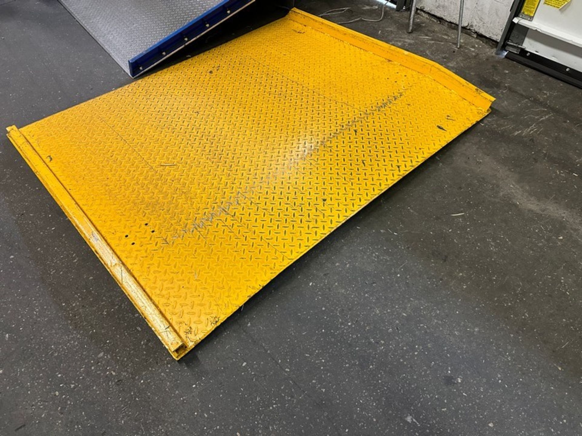 Dock Plate: 72" x 60" Yellow (Located East Rutherford, NJ) (NOTE: REMOVAL 2-DAYS ONLY THURSDAY/ - Bild 2 aus 2