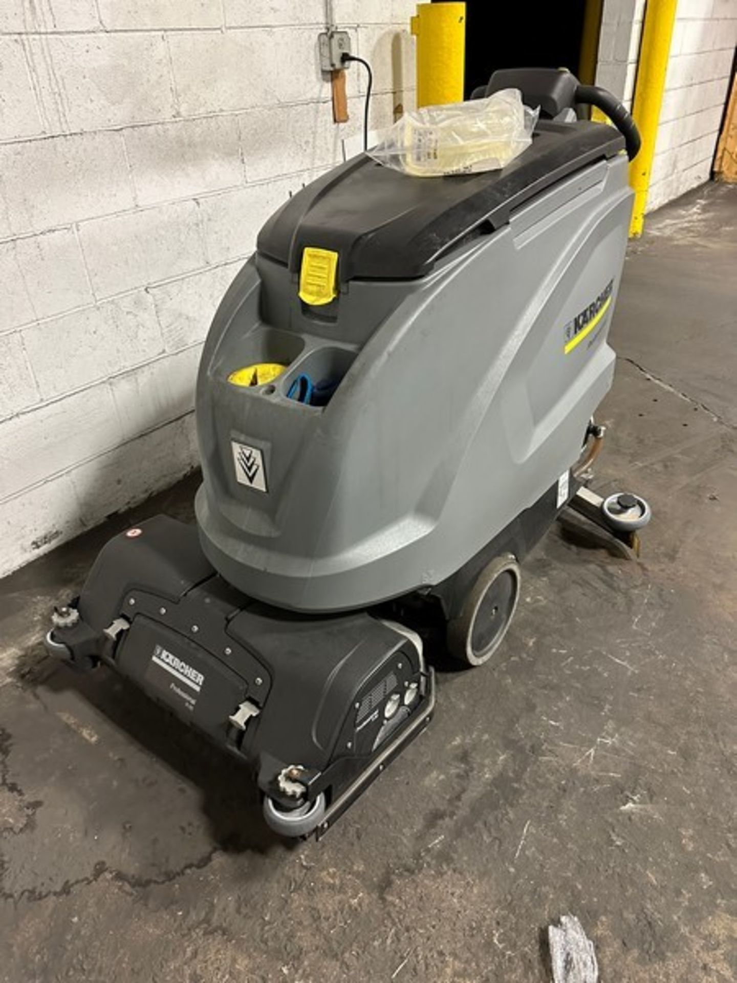 Floor Scrubber/Dryer: Karcher b60w w/drive (Located East Rutherford, NJ) (NOTE: REMOVAL 2-DAYS - Image 7 of 9