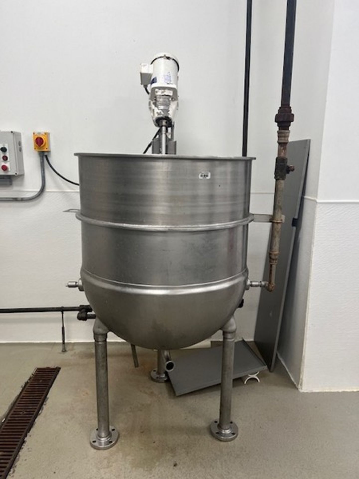 Groen 100 Gal. Steam Jacketed Tank with 2-Blade, 2 hp, 3 Phase Chemineer Mixer, 2" Tri-Clamp