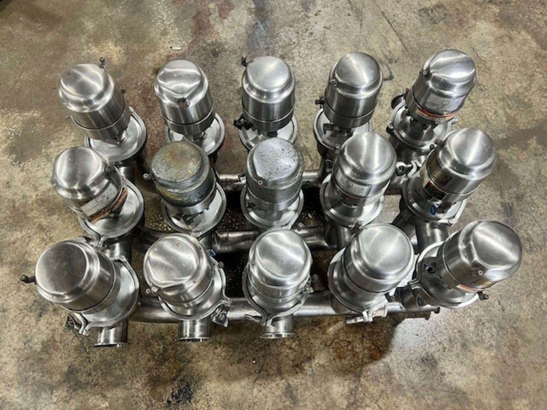 Tri-Clover 15-Valve S/S Air Valves in Cluster, Model 361-10W-20-3-316L, S/N 247496-01 (Load Fee $ - Image 2 of 6