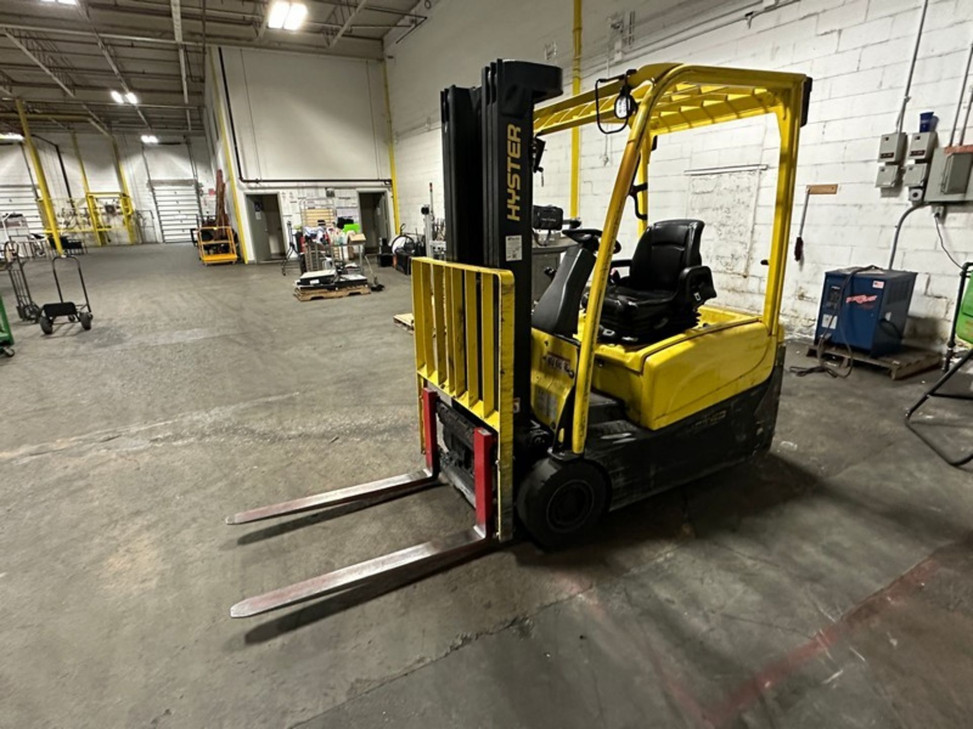 Forklift: 2018 Hyster J35XNT Electric 3,800 hrs, 2 Stage, Tilt, Side Shift, 3,800 hrs S/N - Image 2 of 2