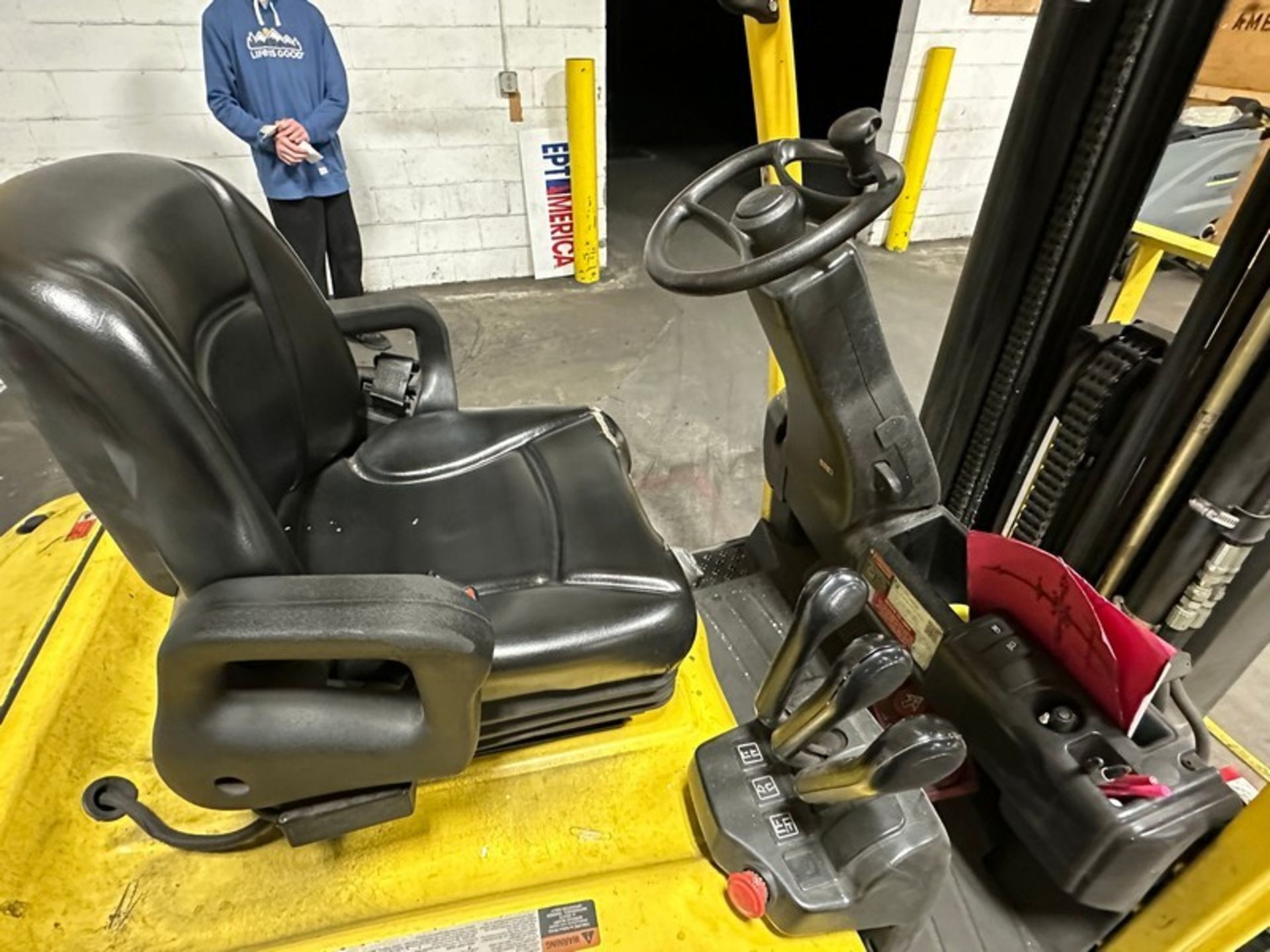 Forklift: 2018 Hyster J35XNT Electric 3,800 hrs, 2 Stage, Tilt, Side Shift, 3,800 hrs S/N - Image 4 of 10