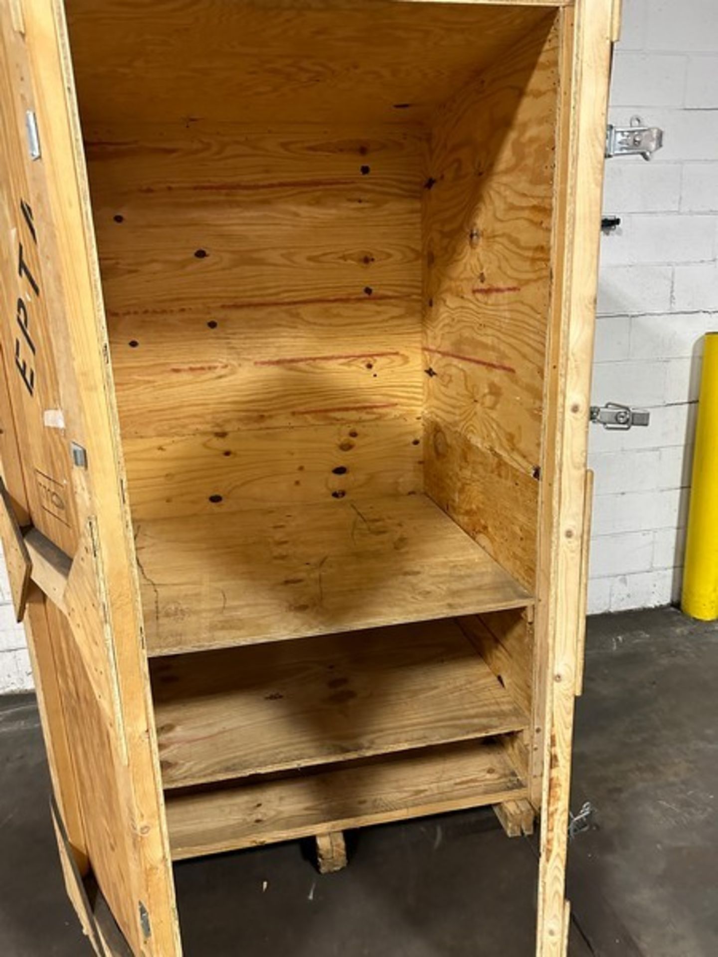 Crate: Shipping or storage 88"h x 46"d 56"w (Located East Rutherford, NJ) (NOTE: REMOVAL 2-DAYS ONLY - Bild 4 aus 4