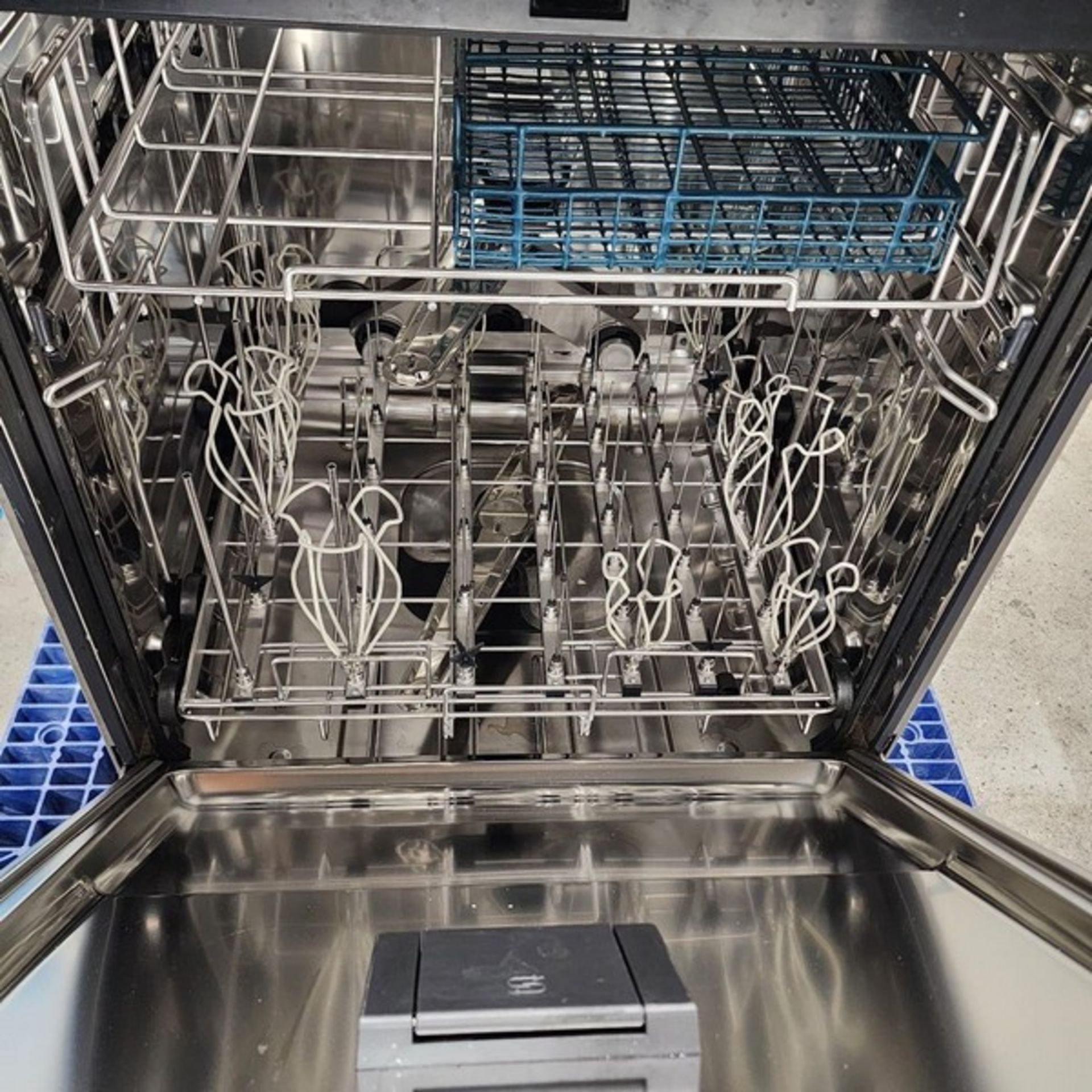 Miele Commercial Dishwasher high-quality Model PG 8583. Electric specifications: 208 volts, 60hz, - Bild 5 aus 7