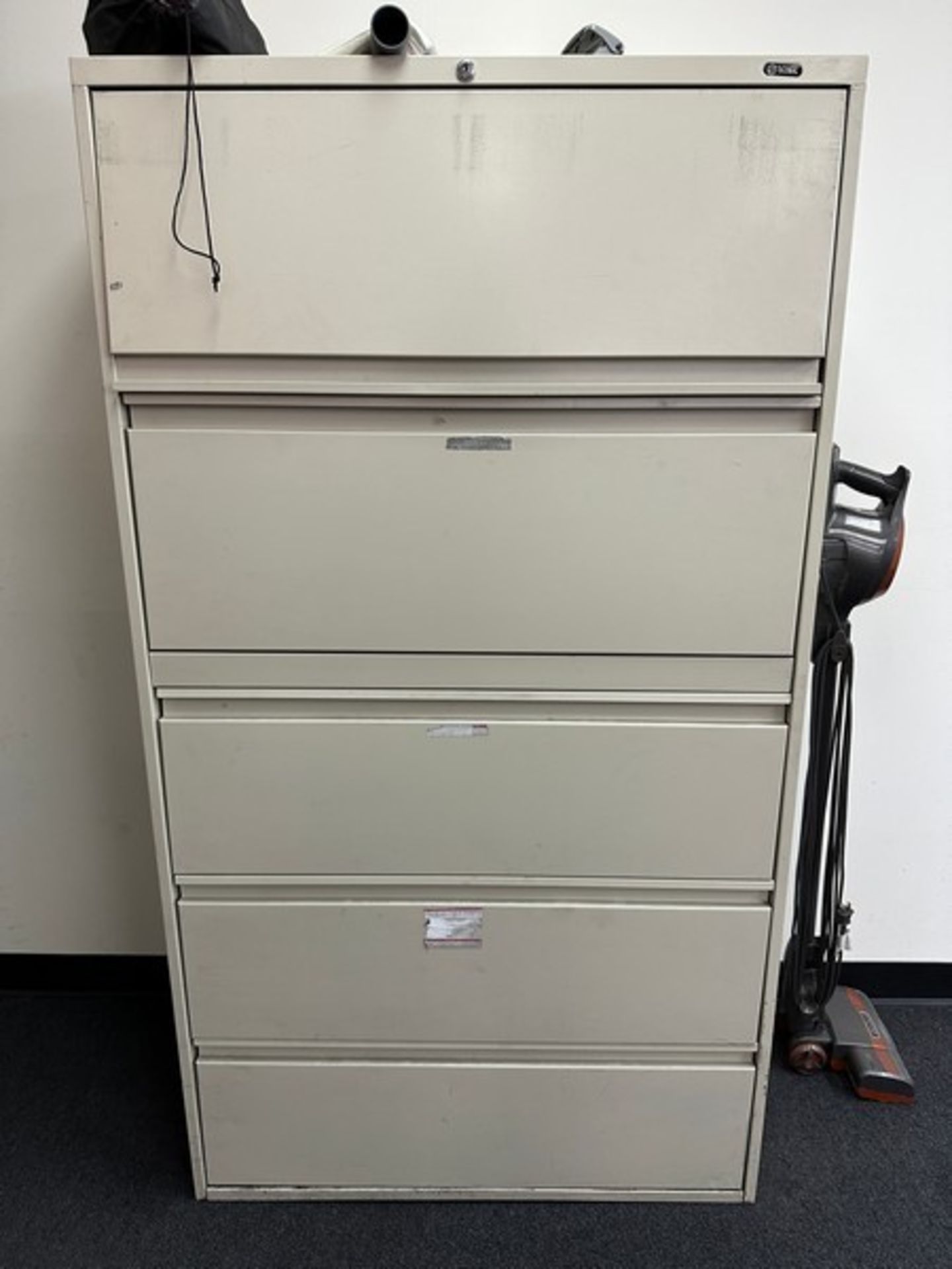 Filing cabinet: 65" x 36" 18" (Located East Rutherford, NJ) (NOTE: REMOVAL 2-DAYS ONLY THURSDAY/ - Bild 2 aus 2