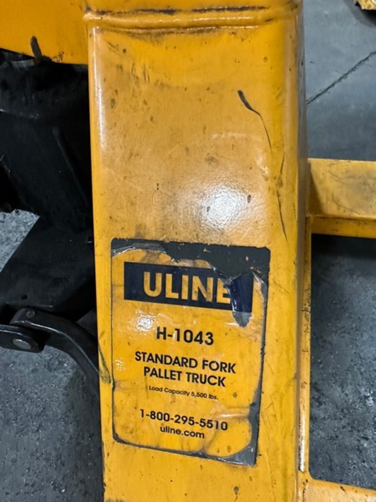 Pallet Jack: Uline 5,500lbs 48 x 27", Yellow (Located East Rutherford, NJ) (NOTE: REMOVAL 2-DAYS - Bild 4 aus 4