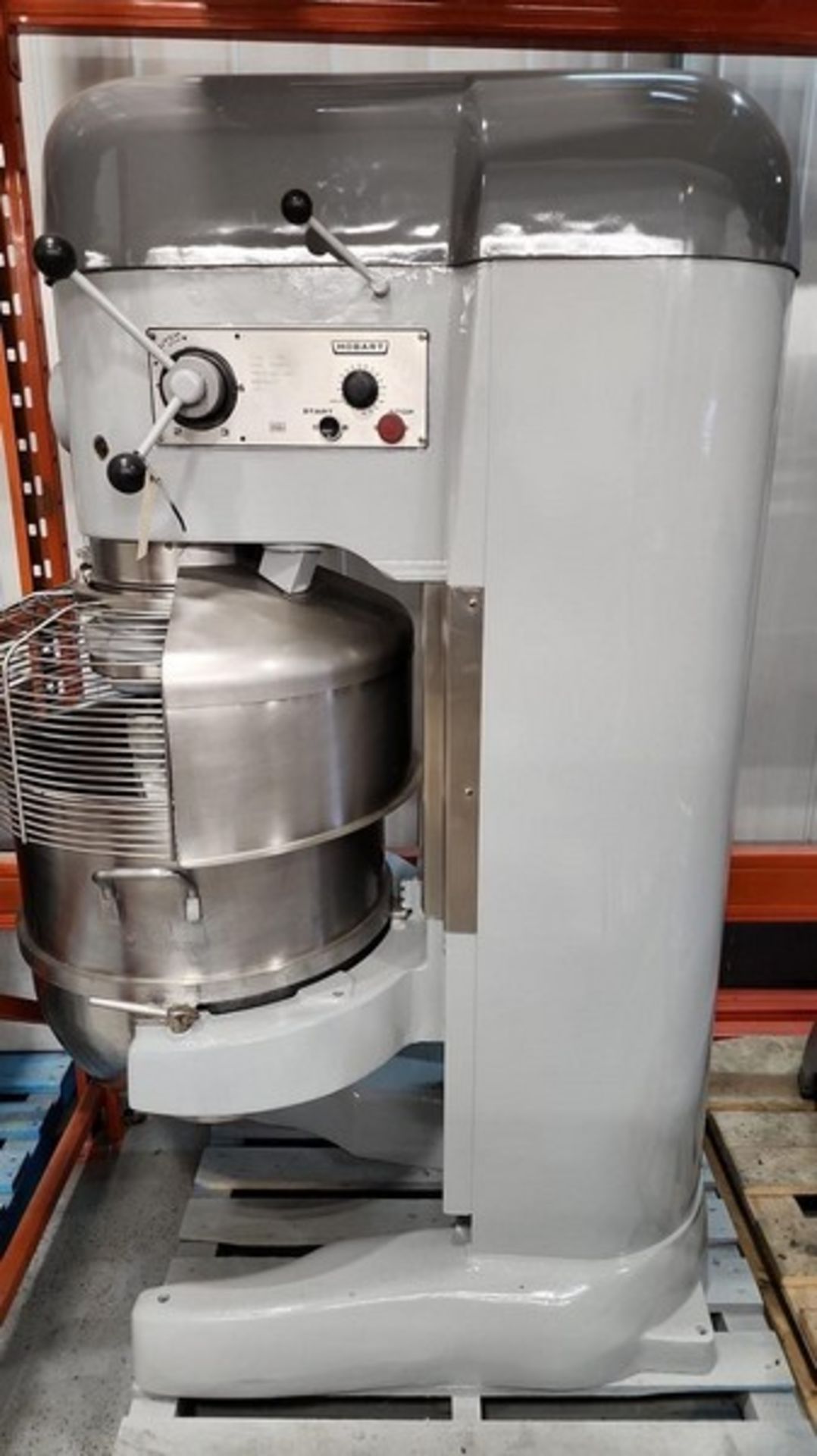 HOBART MIXER MODEL V-1401 HOBART Mixer Model V1401 5hp /208volts/ 60hz 14 amps. Comes with 140qt - Image 3 of 6