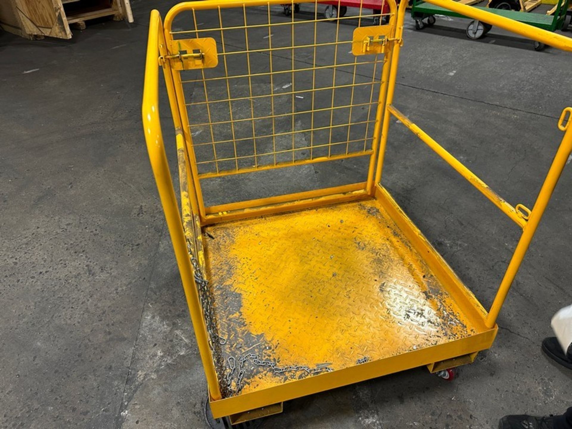 Forklift Safety Cage: 36" x 36" yellow (Located East Rutherford, NJ) (NOTE: REMOVAL 2-DAYS ONLY - Bild 2 aus 3