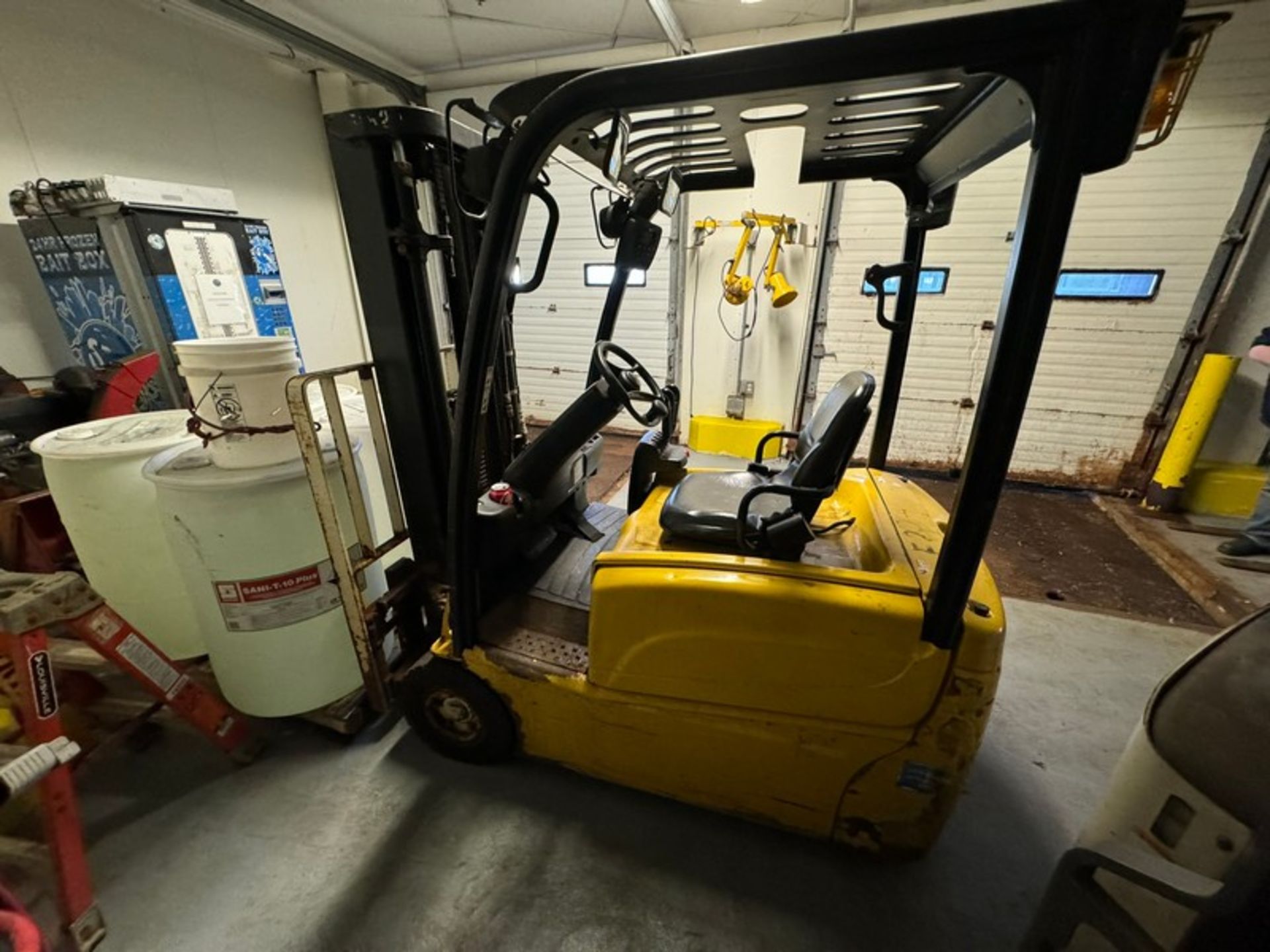 YALE 3,450 lbs. Sit-Down Electric Forklift - Image 6 of 11