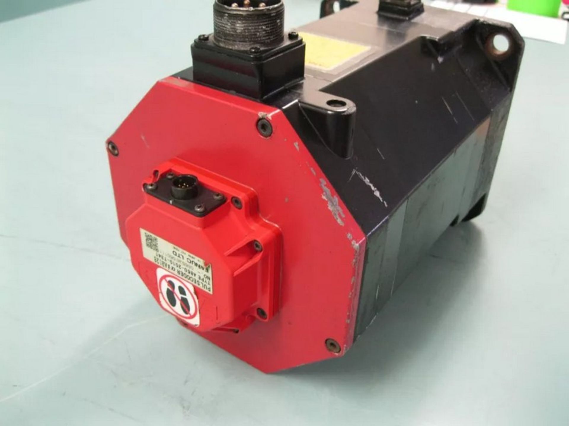 Fanuc aiS 30/3000 (A06B-0267-B605#S000) 4.3 kW AC Servo Motor w/Pulsecoder (Handling Fee $25) ( - Image 4 of 8