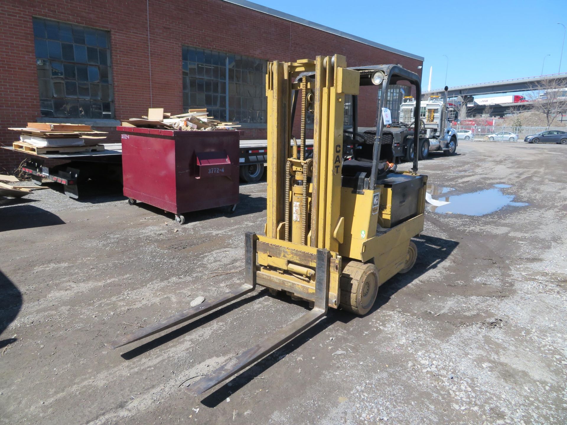 CATERPILLAR electric fork lift, Mod# M408, cap: 4,000 LBS, 3 sections, side shift, 36/48 Volts,
