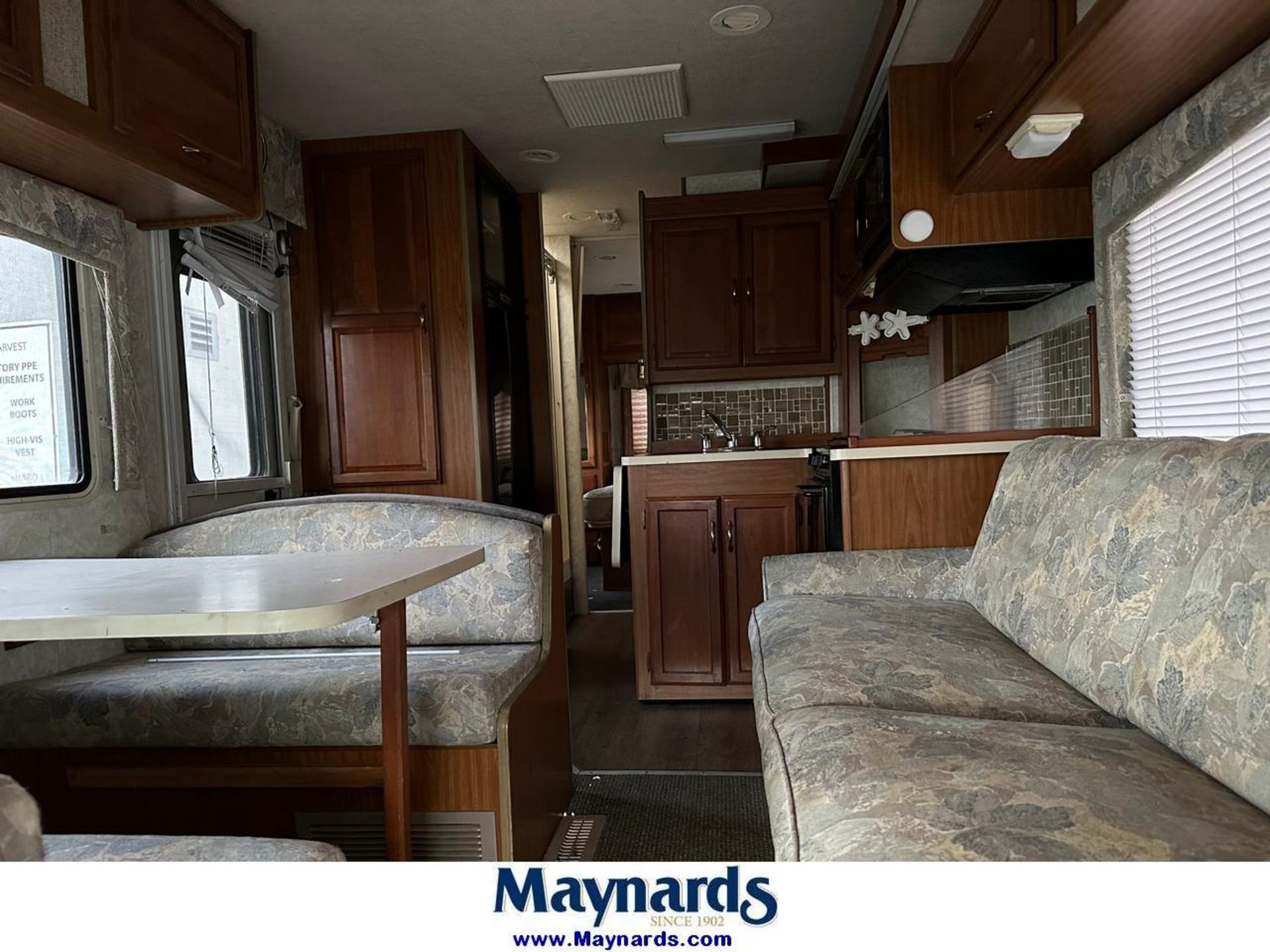 1999 Ford E450 motorhome - Image 8 of 17