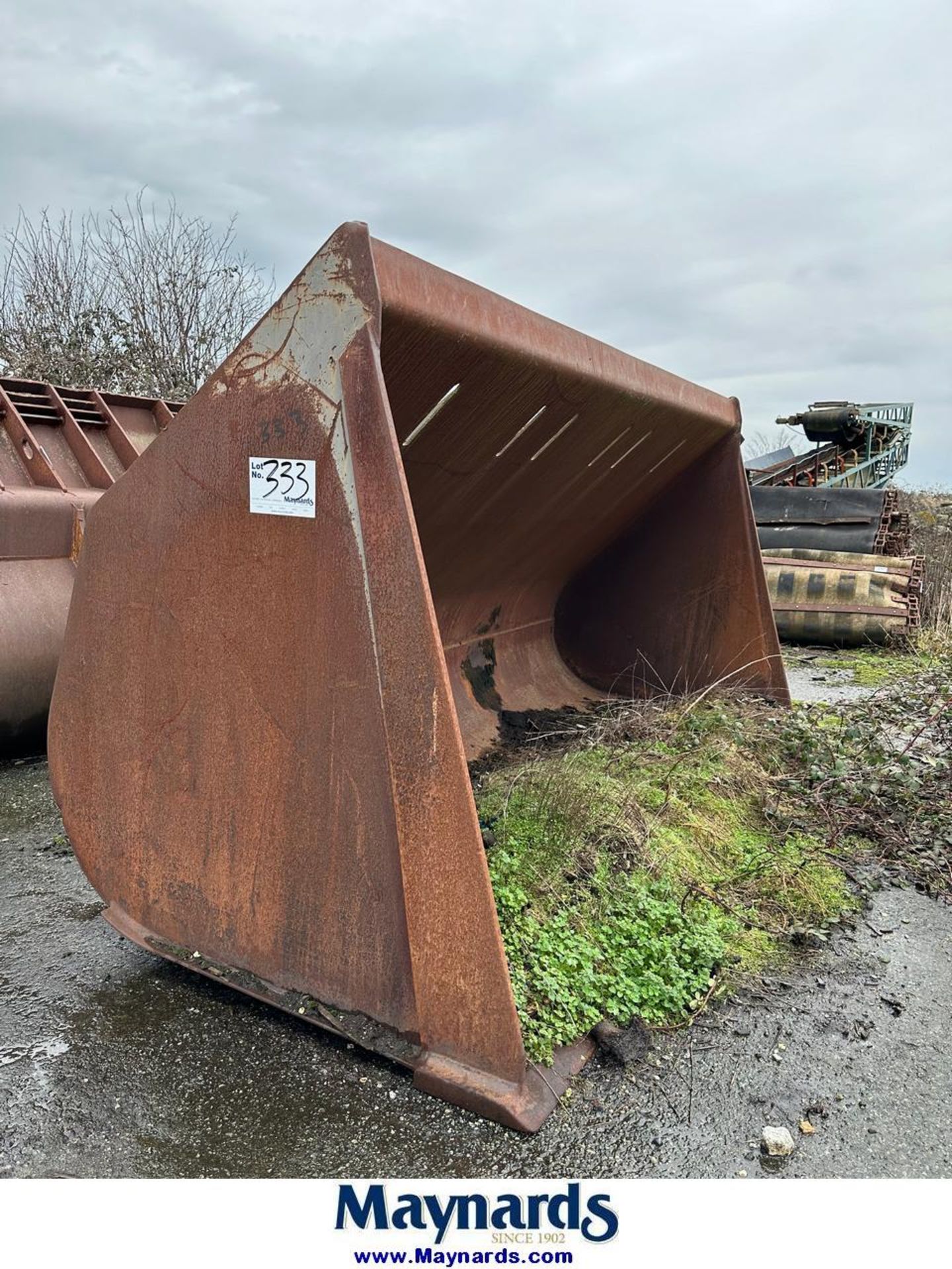 170 1/4' loader bucket