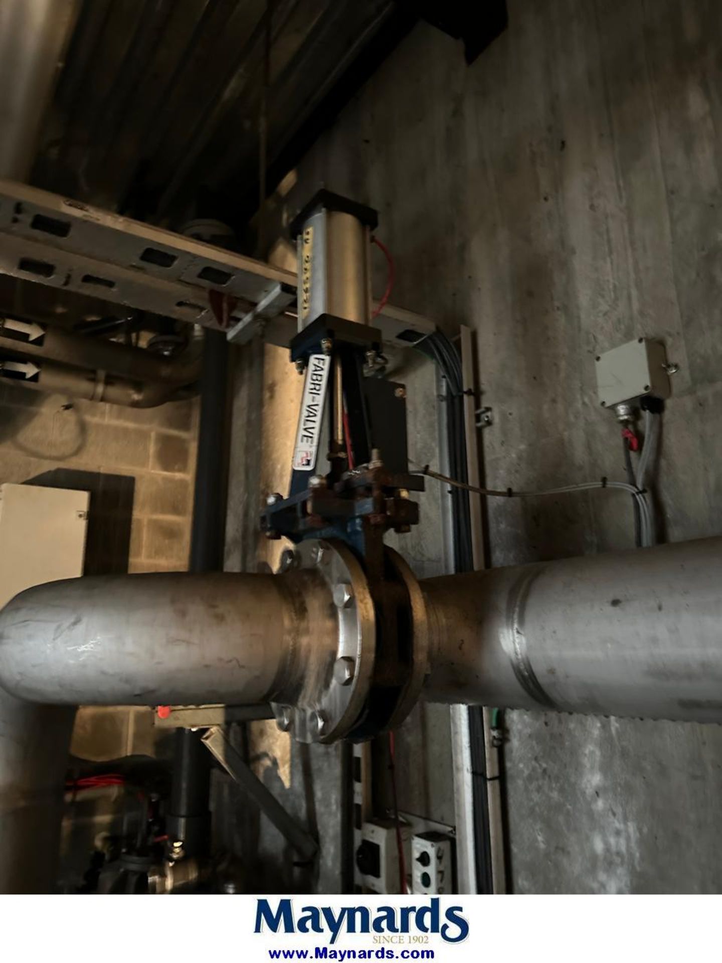 remaining stainless steel pump and unsold control valves in room - Image 3 of 4