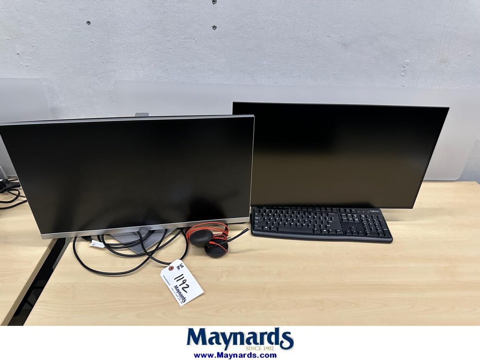 2 28" HP monitors