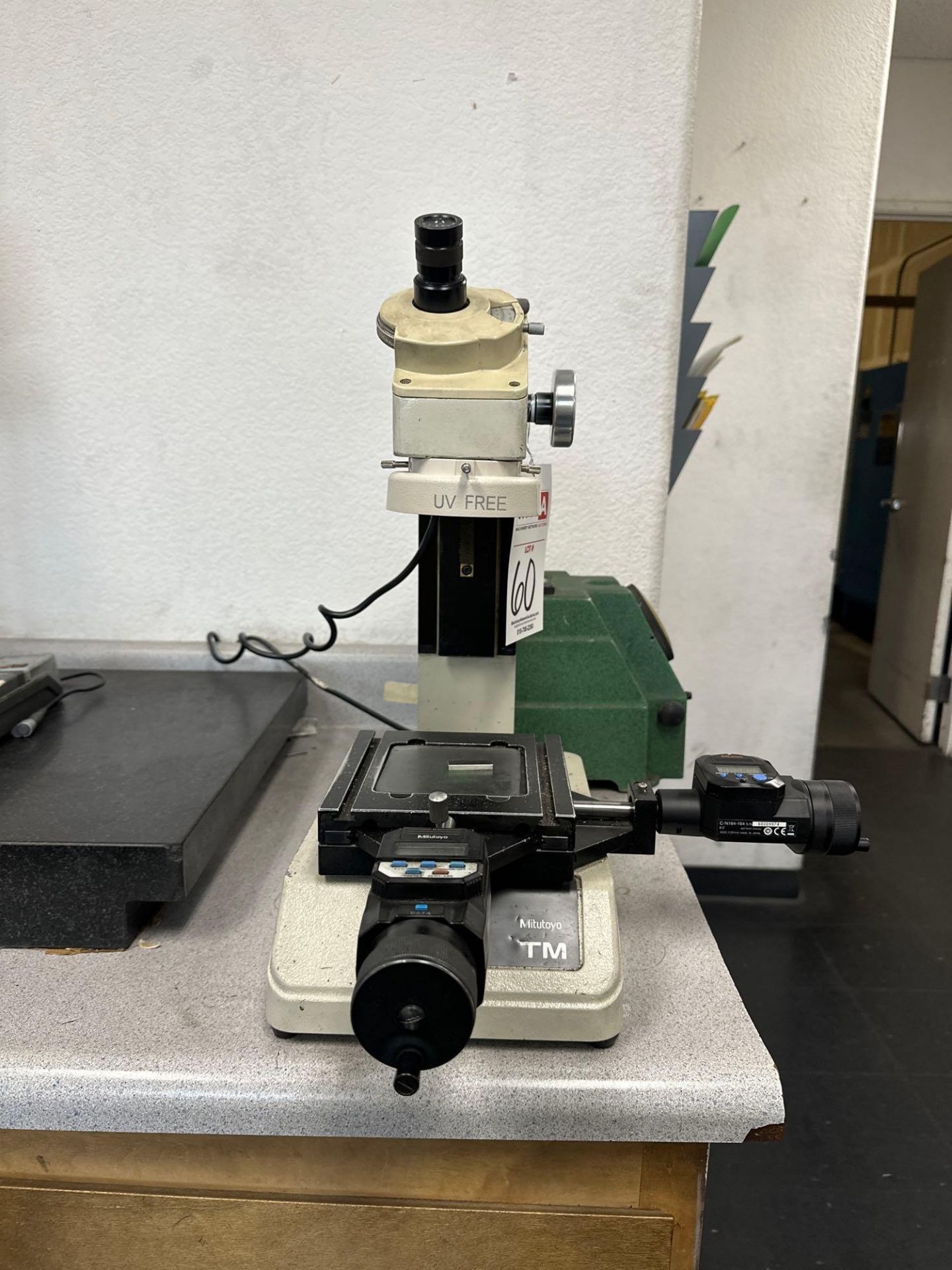 Mitutoyo TM Microscope