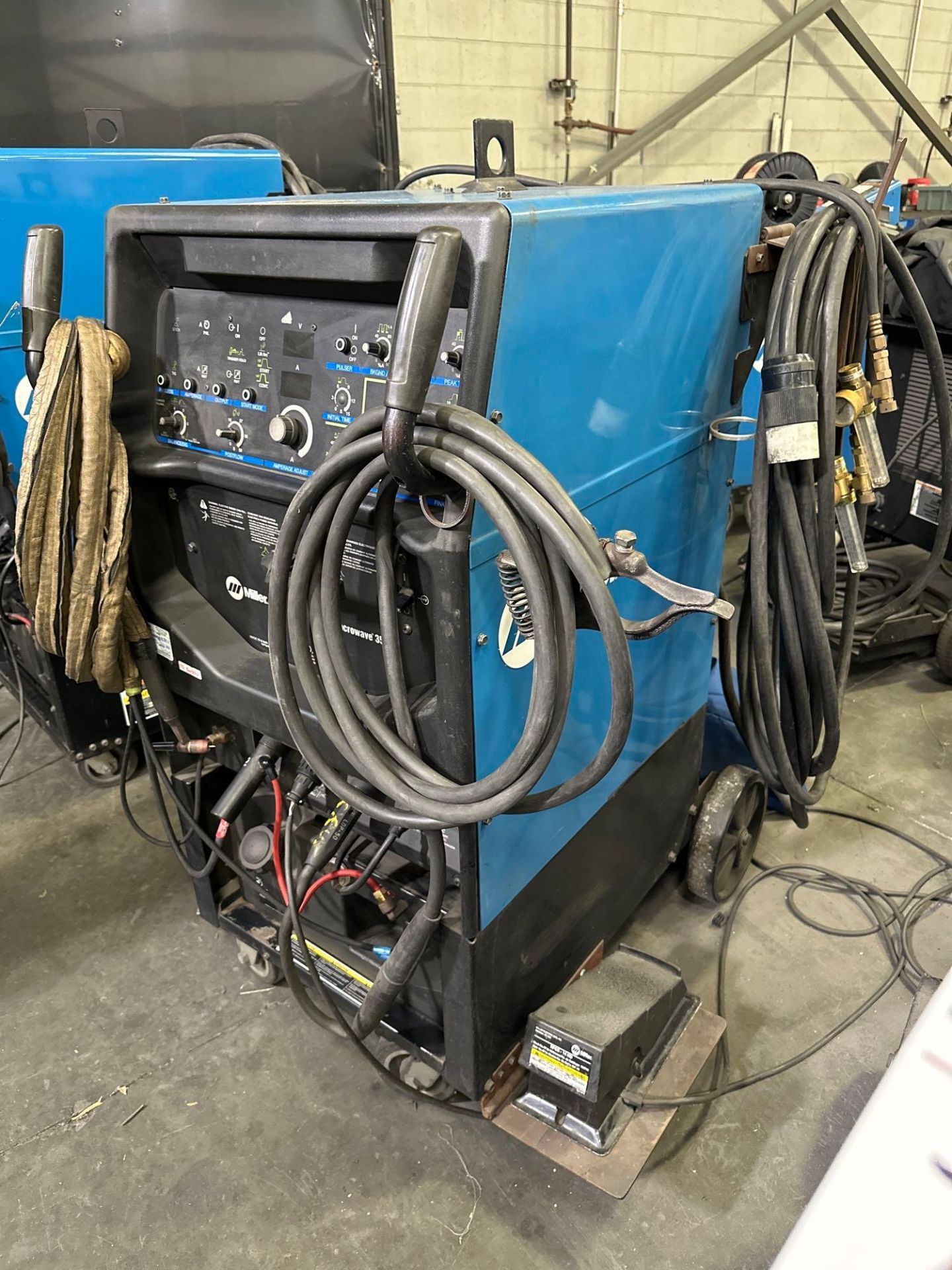 Miller Syncrowave 350LX Tig Welder, 5.9 Amps, s/n MB020471L - Image 3 of 10