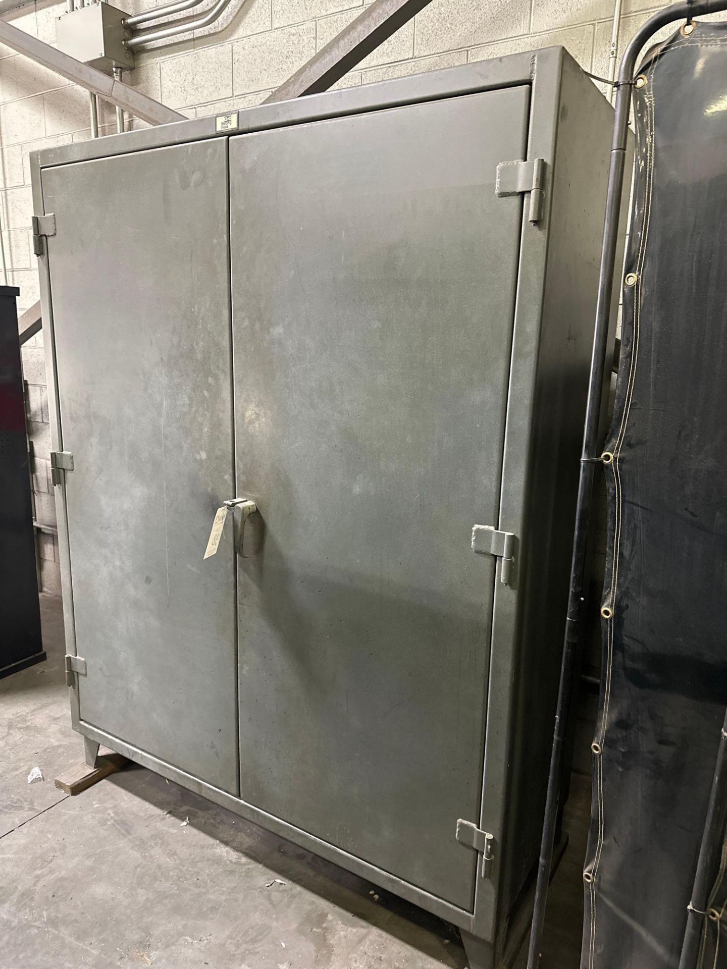 2 Door Steel Cabinet w/ Pipe Elbows, Reducers, Plugs, Quick Disconnects, Straight Threads, Shut Off - Image 2 of 17