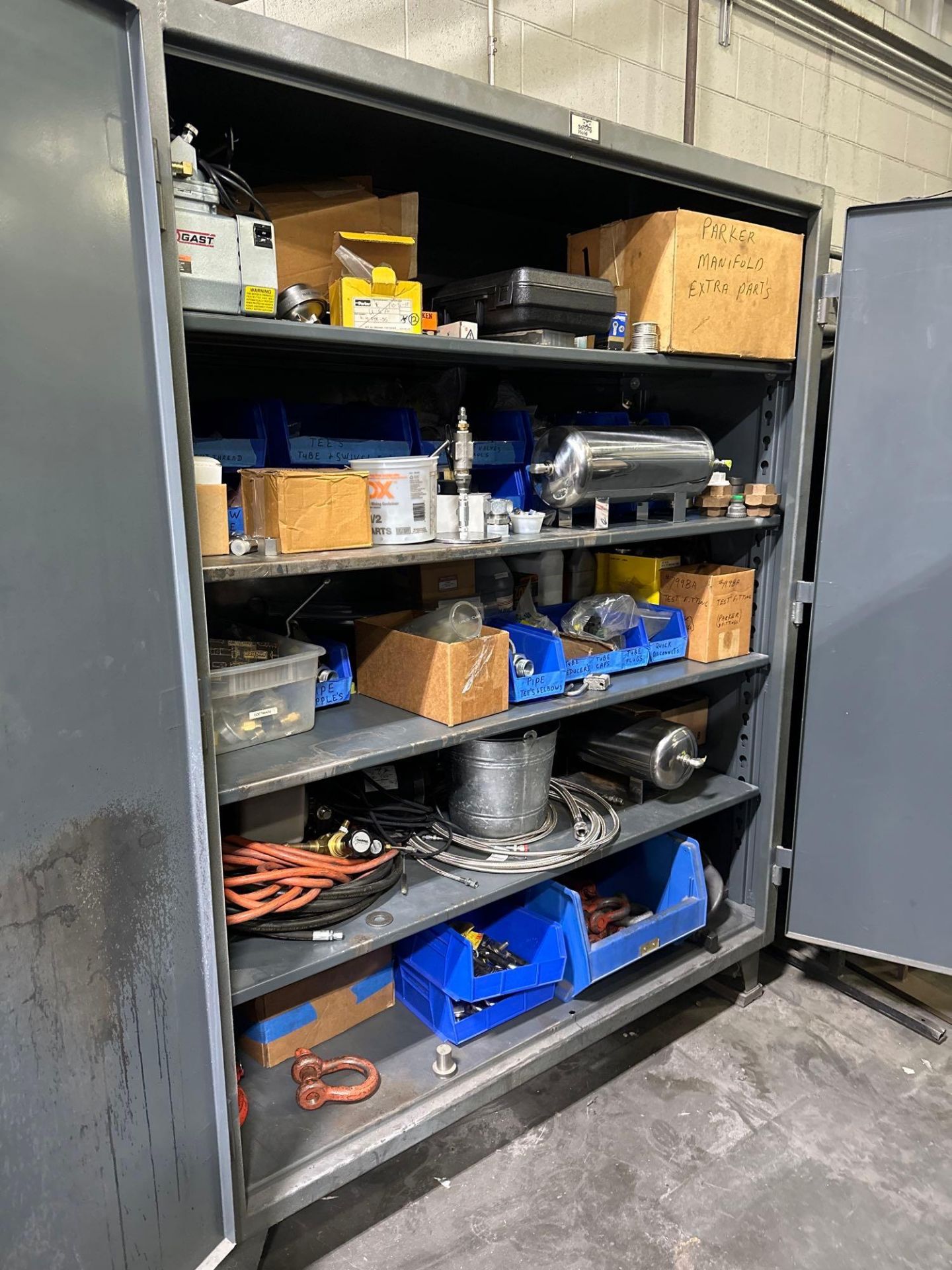 2 Door Steel Cabinet w/ Pipe Elbows, Reducers, Plugs, Quick Disconnects, Straight Threads, Shut Off - Image 3 of 17
