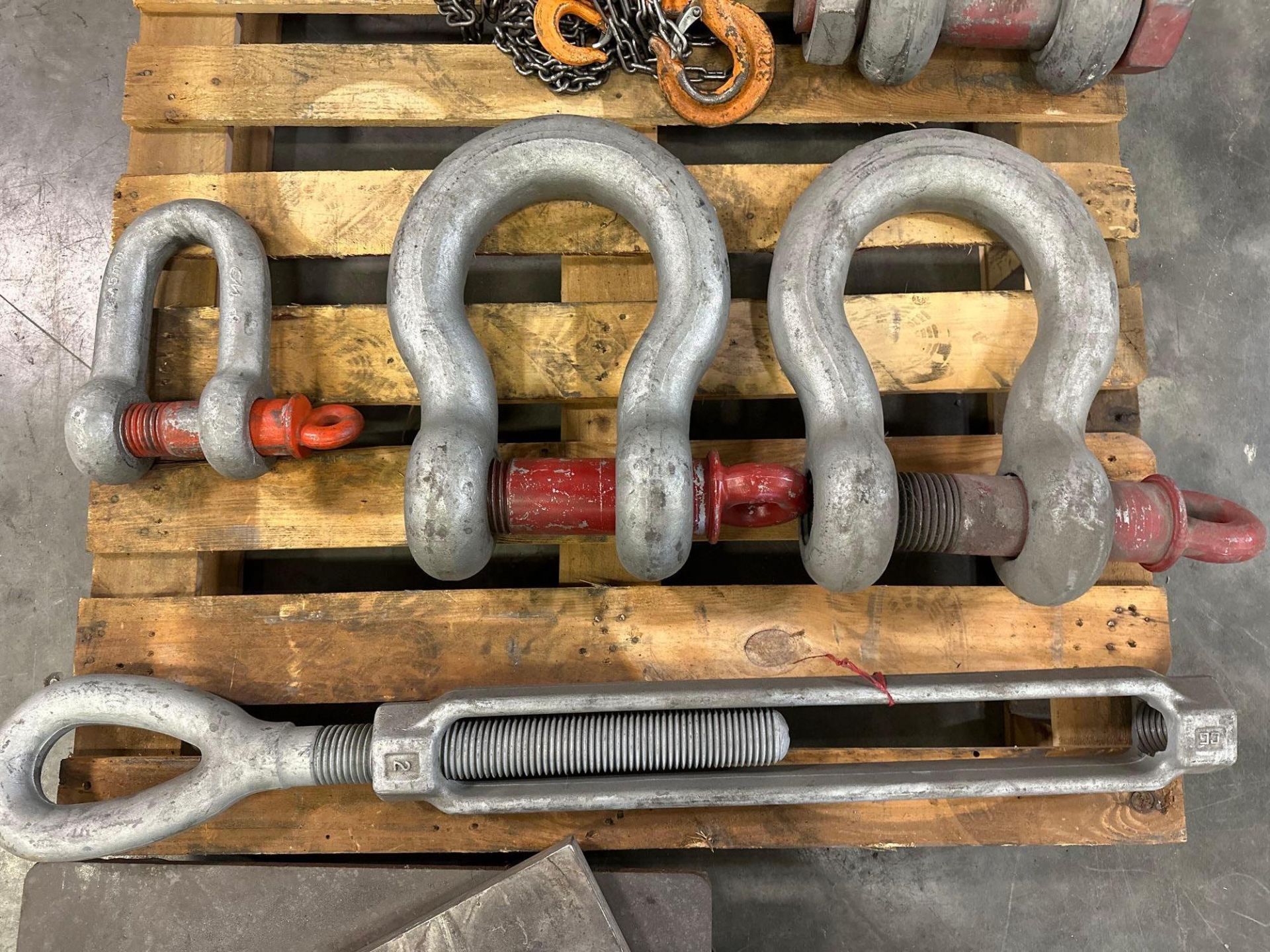 Pallet of Assorted Lifting Shackles and Chains - Image 4 of 5