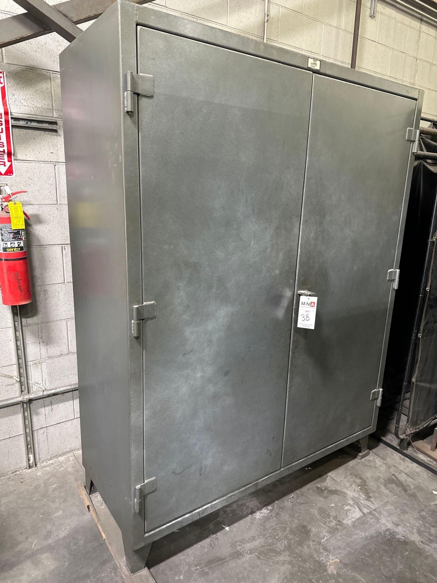 2 Door Steel Cabinet w/ Pipe Elbows, Reducers, Plugs, Quick Disconnects, Straight Threads, Shut Off