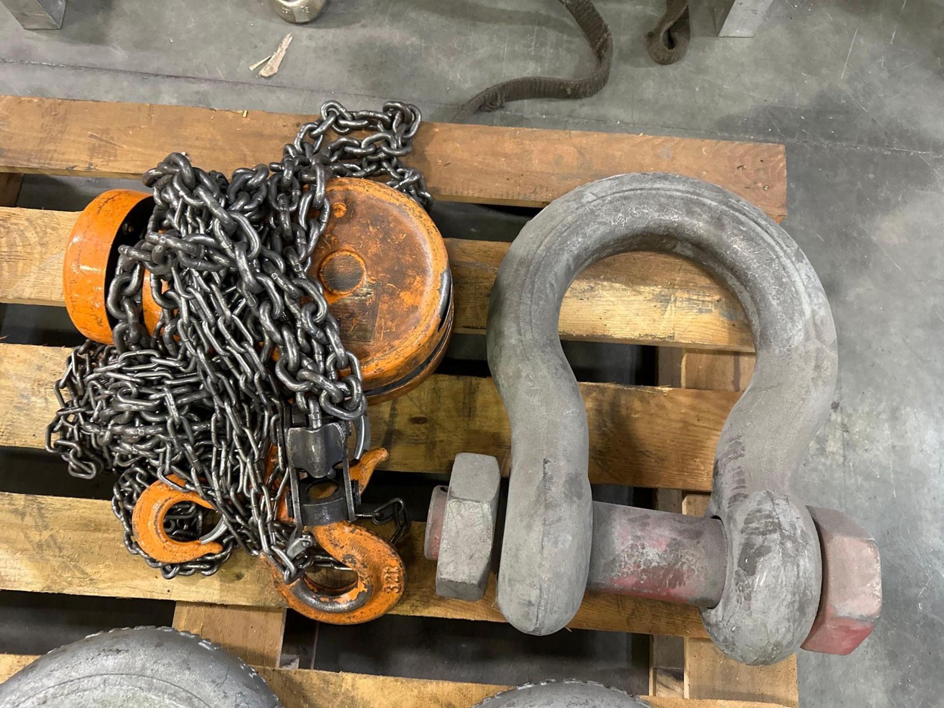 Pallet of Assorted Lifting Shackles and Chains - Image 5 of 5