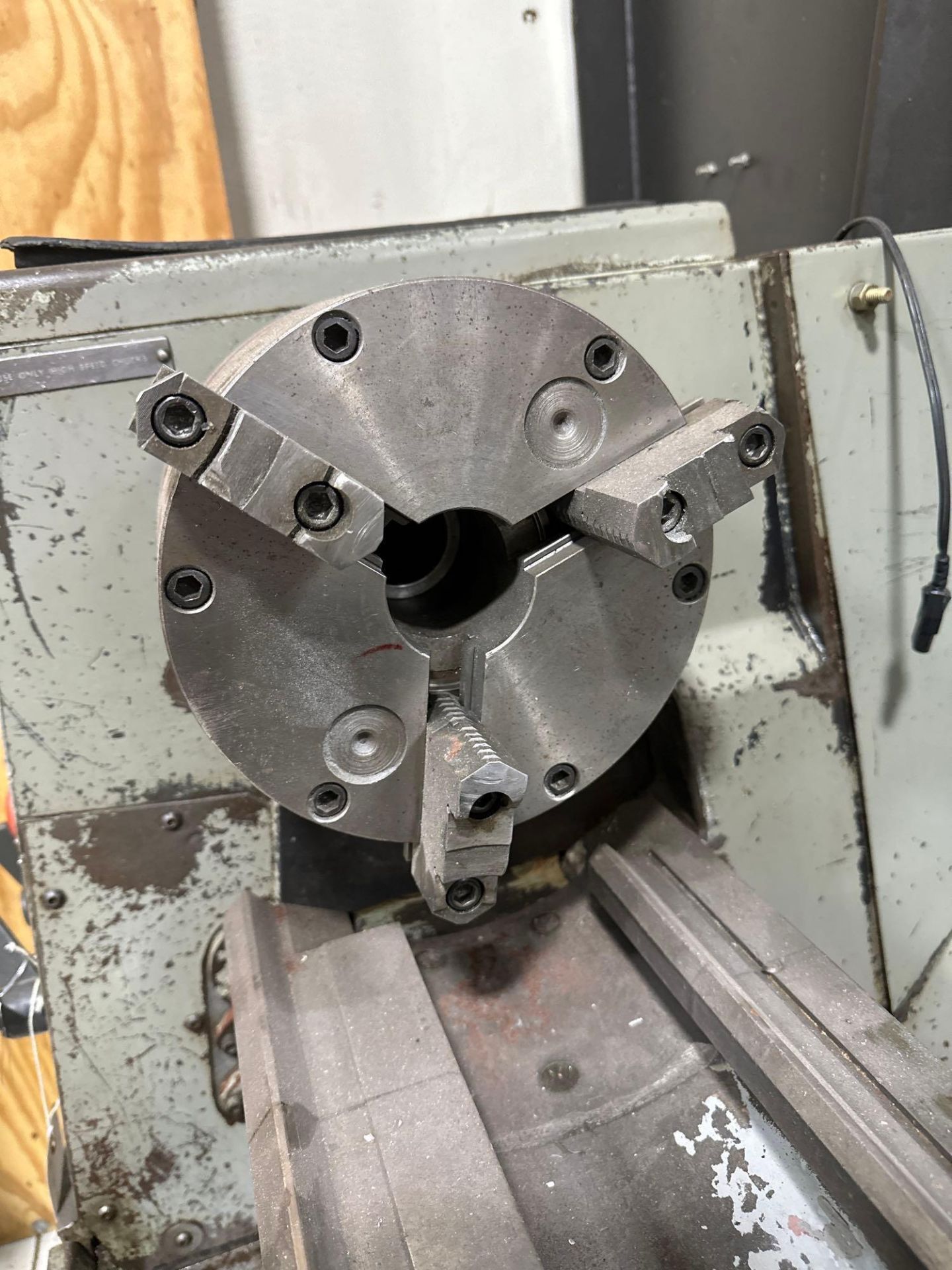 Clausing Cochester Lathe, 8” 3-Jaw Chuck, 2” Spindle Bore, 41” Distance Between Center - Bild 4 aus 7