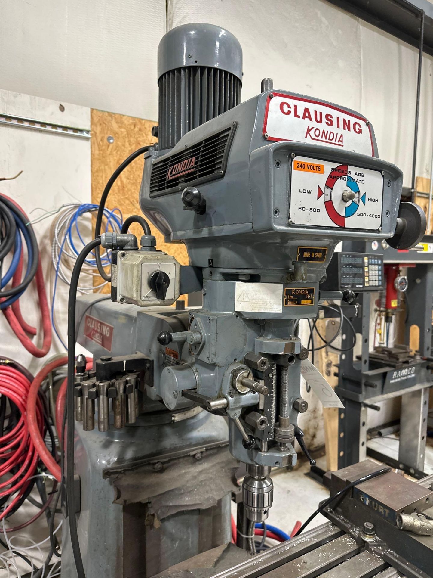 Clausing Kondia Fv-1 Vertical Milling Machine, s/n AB-181 *MACHINE ONLY. VISE NOT INCLUDED* - Image 6 of 11