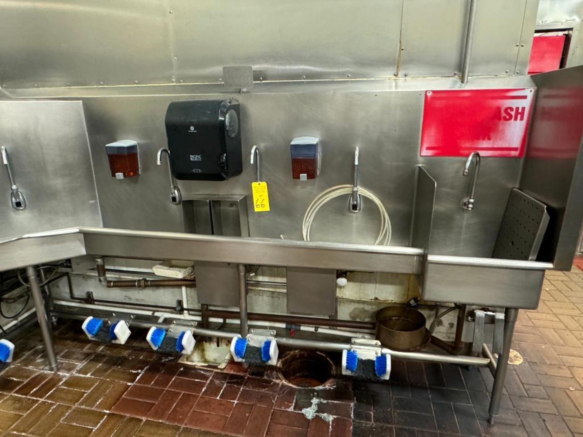 Hand Wash Station with 7 Sinks - Image 2 of 3