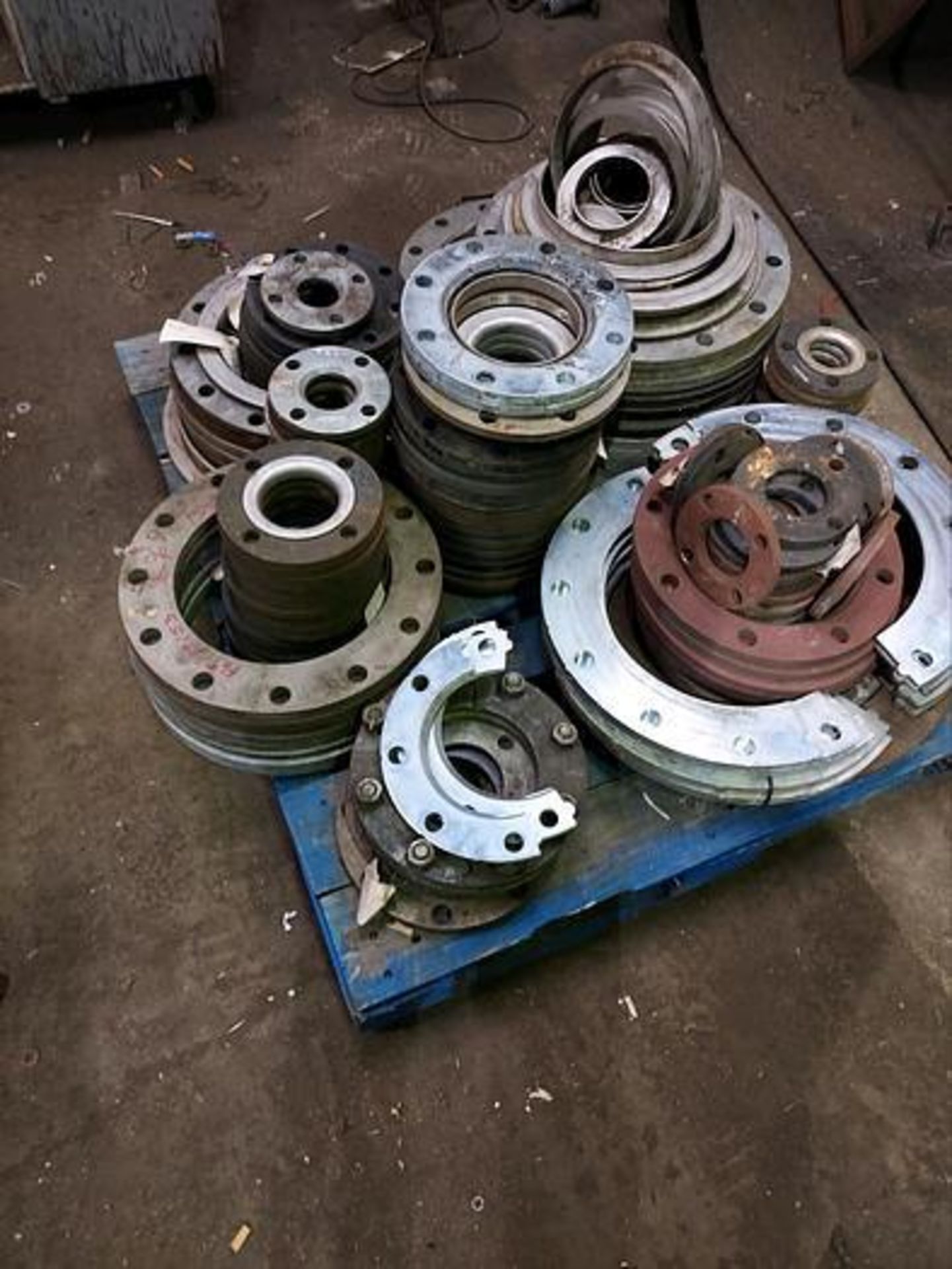 METAL FLANGES RINGS AND TUBING IN VARIOUS SIZES - Image 3 of 4