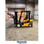 YALE GLP050VXNGSE084 5000LB FORKLIFT WITH SIDESHIFT AND FORK POSITIONER