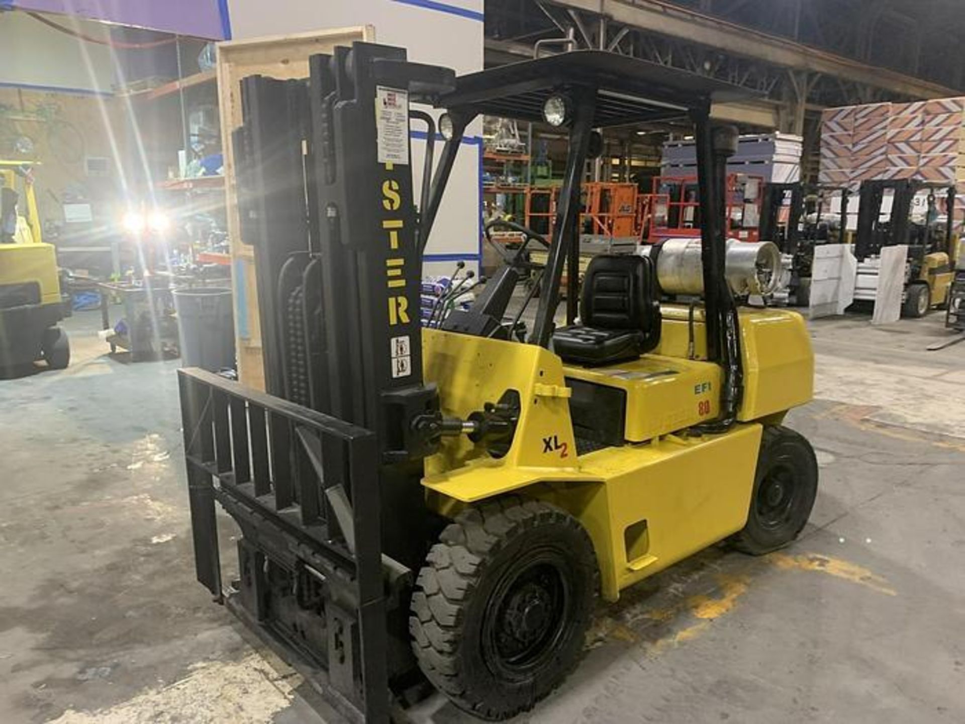 HYSTER H80XL 8,000 POUND FORKLIFT WITH SIDESHIFT - PNEUMATIC TIRE TRIPLE STAGE