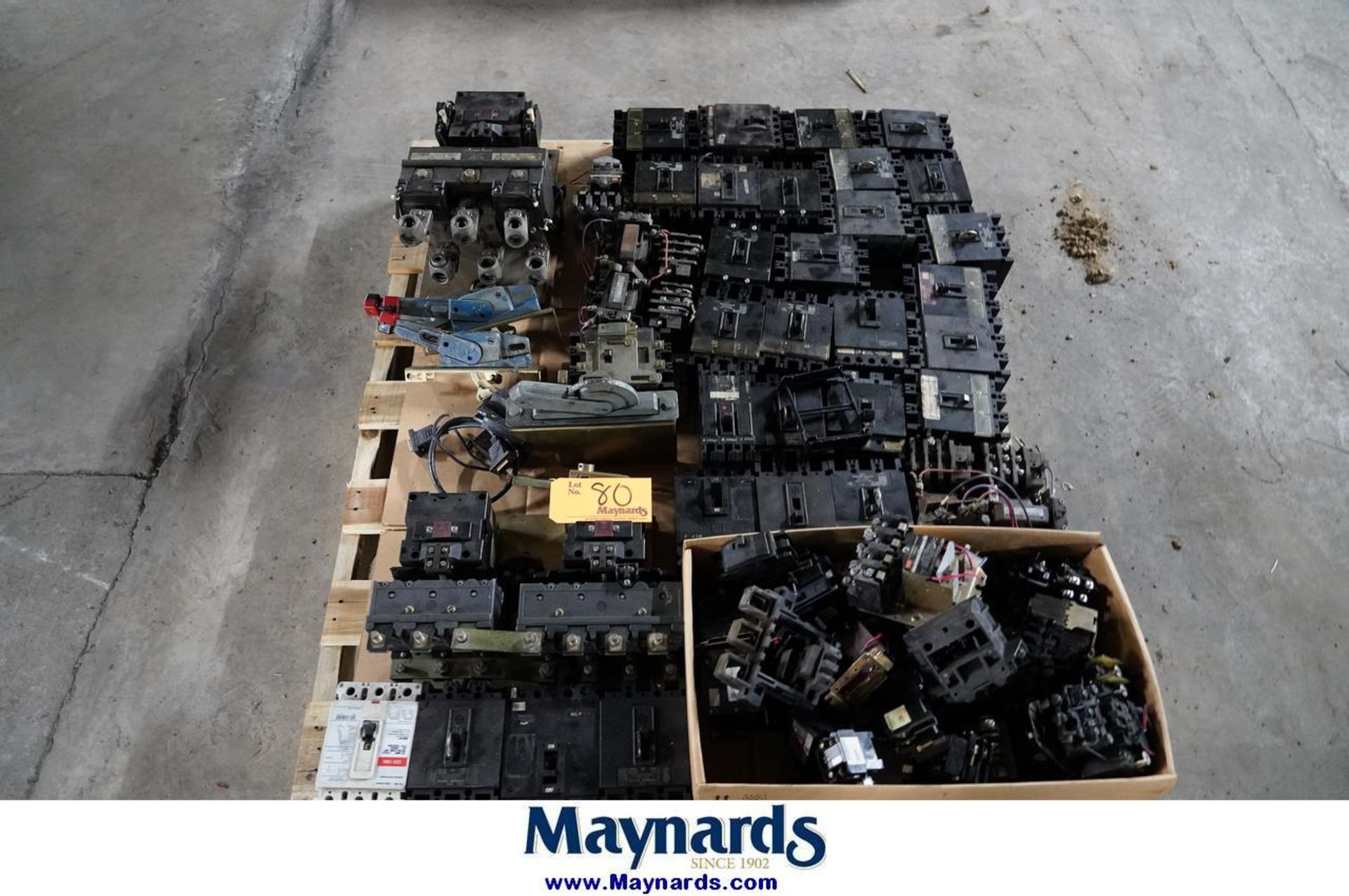 (1) Pallet of power switch, Fuse