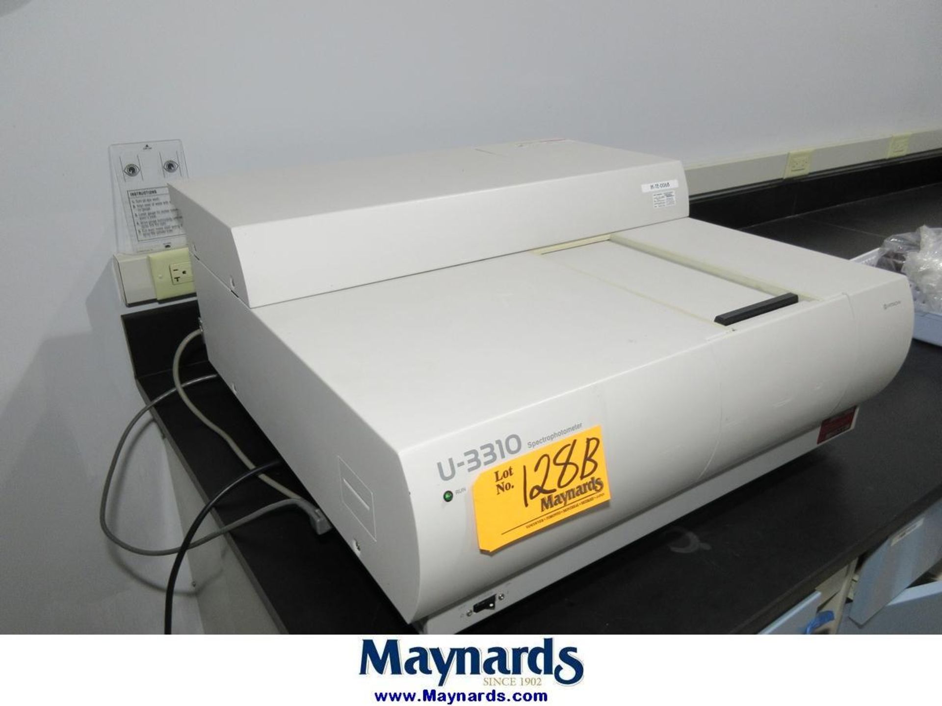 Hitachi U-3310 Spectrophotometer